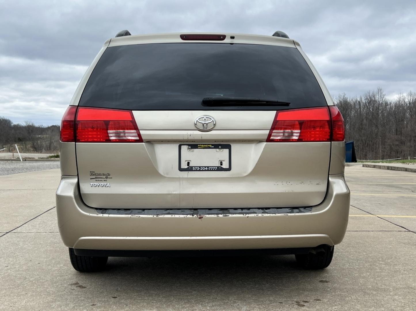 2004 GOLD /Tan Cloth TOYOTA SIENNA XLE (5TDZA22C94S) with an 3.3L V6 engine, Automatic transmission, located at 2990 Old Orchard Rd., Jackson, MO, 63755, 37.354214, -89.612106 - 2004 Toyota Sienna XLE 176xxx miles Front Wheel Drive 3.3L V6 Automatic 3rd Row Power Driver Seat Sunroof Cruise Power Windows/Locks/Mirrors We have financing available and we accept trades! Fill out a credit application on our website or come by today! If you have any questions, give us - Photo#9
