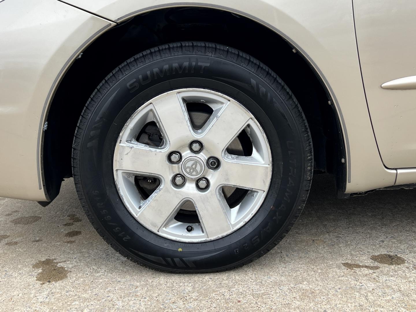 2004 GOLD /Tan Cloth TOYOTA SIENNA XLE (5TDZA22C94S) with an 3.3L V6 engine, Automatic transmission, located at 2990 Old Orchard Rd., Jackson, MO, 63755, 37.354214, -89.612106 - 2004 Toyota Sienna XLE 176xxx miles Front Wheel Drive 3.3L V6 Automatic 3rd Row Power Driver Seat Sunroof Cruise Power Windows/Locks/Mirrors We have financing available and we accept trades! Fill out a credit application on our website or come by today! If you have any questions, give us - Photo#35