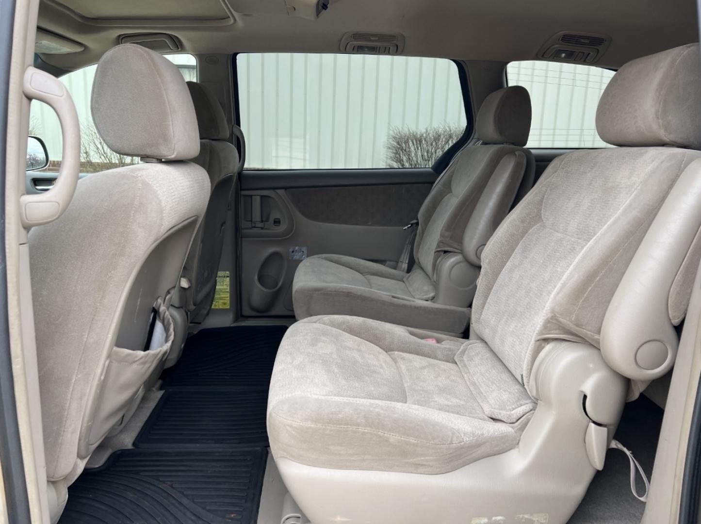 2004 GOLD /Tan Cloth TOYOTA SIENNA XLE (5TDZA22C94S) with an 3.3L V6 engine, Automatic transmission, located at 2990 Old Orchard Rd., Jackson, MO, 63755, 37.354214, -89.612106 - 2004 Toyota Sienna XLE 176xxx miles Front Wheel Drive 3.3L V6 Automatic 3rd Row Power Driver Seat Sunroof Cruise Power Windows/Locks/Mirrors We have financing available and we accept trades! Fill out a credit application on our website or come by today! If you have any questions, give us - Photo#15