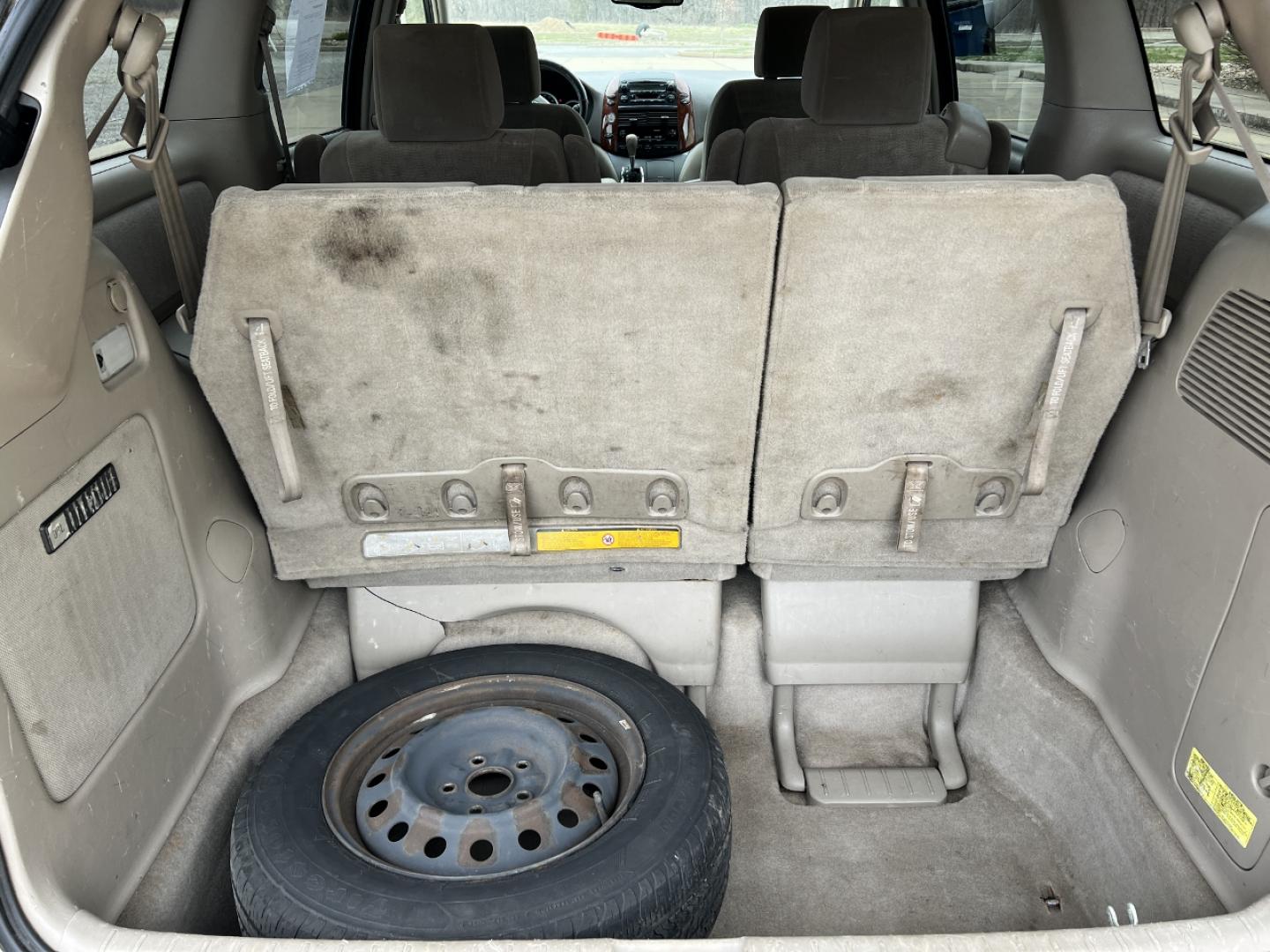 2004 GOLD /Tan Cloth TOYOTA SIENNA XLE (5TDZA22C94S) with an 3.3L V6 engine, Automatic transmission, located at 2990 Old Orchard Rd., Jackson, MO, 63755, 37.354214, -89.612106 - 2004 Toyota Sienna XLE 176xxx miles Front Wheel Drive 3.3L V6 Automatic 3rd Row Power Driver Seat Sunroof Cruise Power Windows/Locks/Mirrors We have financing available and we accept trades! Fill out a credit application on our website or come by today! If you have any questions, give us - Photo#19