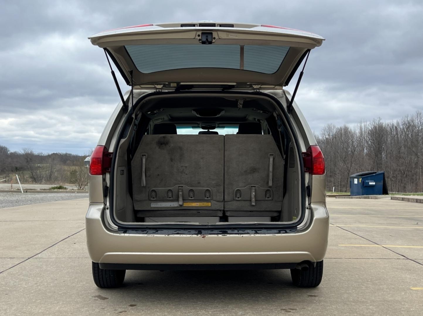 2004 GOLD /Tan Cloth TOYOTA SIENNA XLE (5TDZA22C94S) with an 3.3L V6 engine, Automatic transmission, located at 2990 Old Orchard Rd., Jackson, MO, 63755, 37.354214, -89.612106 - 2004 Toyota Sienna XLE 176xxx miles Front Wheel Drive 3.3L V6 Automatic 3rd Row Power Driver Seat Sunroof Cruise Power Windows/Locks/Mirrors We have financing available and we accept trades! Fill out a credit application on our website or come by today! If you have any questions, give us - Photo#18
