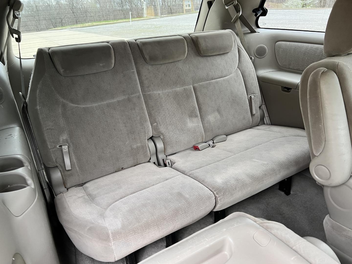 2004 GOLD /Tan Cloth TOYOTA SIENNA XLE (5TDZA22C94S) with an 3.3L V6 engine, Automatic transmission, located at 2990 Old Orchard Rd., Jackson, MO, 63755, 37.354214, -89.612106 - 2004 Toyota Sienna XLE 176xxx miles Front Wheel Drive 3.3L V6 Automatic 3rd Row Power Driver Seat Sunroof Cruise Power Windows/Locks/Mirrors We have financing available and we accept trades! Fill out a credit application on our website or come by today! If you have any questions, give us - Photo#17