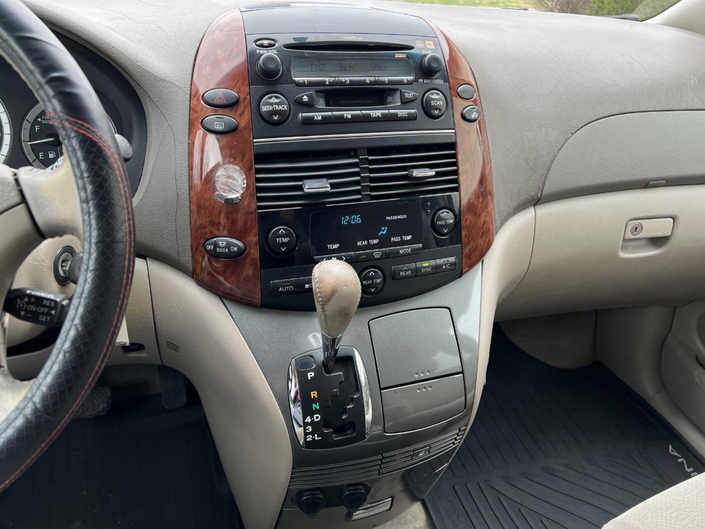 2004 GOLD /Tan Cloth TOYOTA SIENNA XLE (5TDZA22C94S) with an 3.3L V6 engine, Automatic transmission, located at 2990 Old Orchard Rd., Jackson, MO, 63755, 37.354214, -89.612106 - 2004 Toyota Sienna XLE 176xxx miles Front Wheel Drive 3.3L V6 Automatic 3rd Row Power Driver Seat Sunroof Cruise Power Windows/Locks/Mirrors We have financing available and we accept trades! Fill out a credit application on our website or come by today! If you have any questions, give us - Photo#23