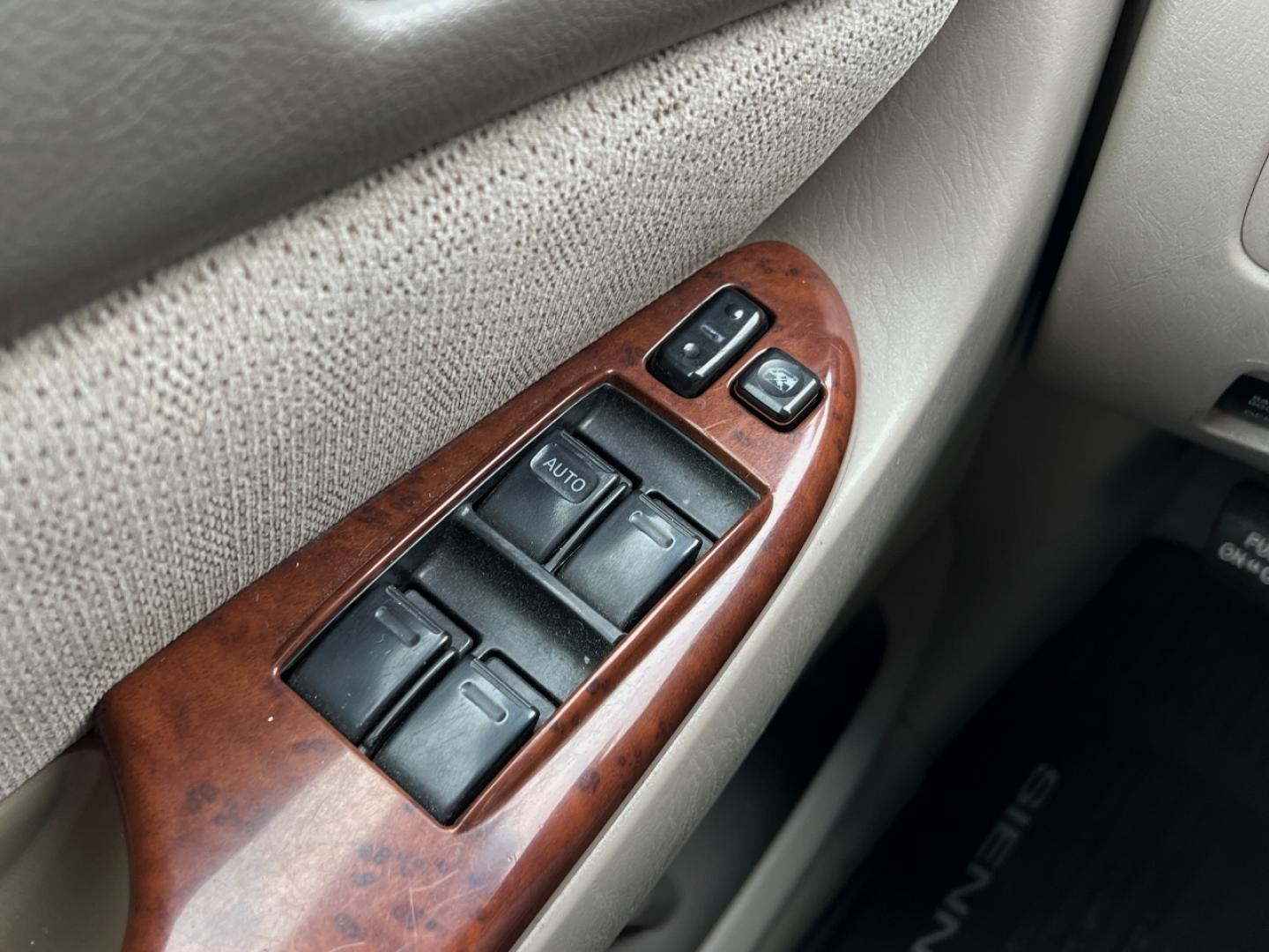 2004 GOLD /Tan Cloth TOYOTA SIENNA XLE (5TDZA22C94S) with an 3.3L V6 engine, Automatic transmission, located at 2990 Old Orchard Rd., Jackson, MO, 63755, 37.354214, -89.612106 - 2004 Toyota Sienna XLE 176xxx miles Front Wheel Drive 3.3L V6 Automatic 3rd Row Power Driver Seat Sunroof Cruise Power Windows/Locks/Mirrors We have financing available and we accept trades! Fill out a credit application on our website or come by today! If you have any questions, give us - Photo#26