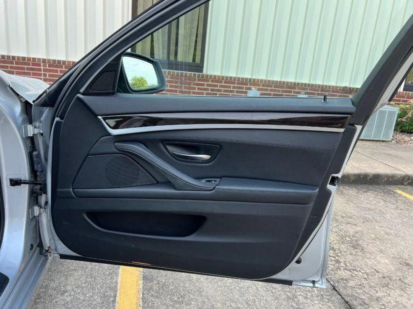 2014 SILVER /Black BMW 535 I (WBA5B1C59ED) with an 3.0L engine, Automatic transmission, located at 2990 Old Orchard Rd., Jackson, MO, 63755, 37.354214, -89.612106 - Photo#17