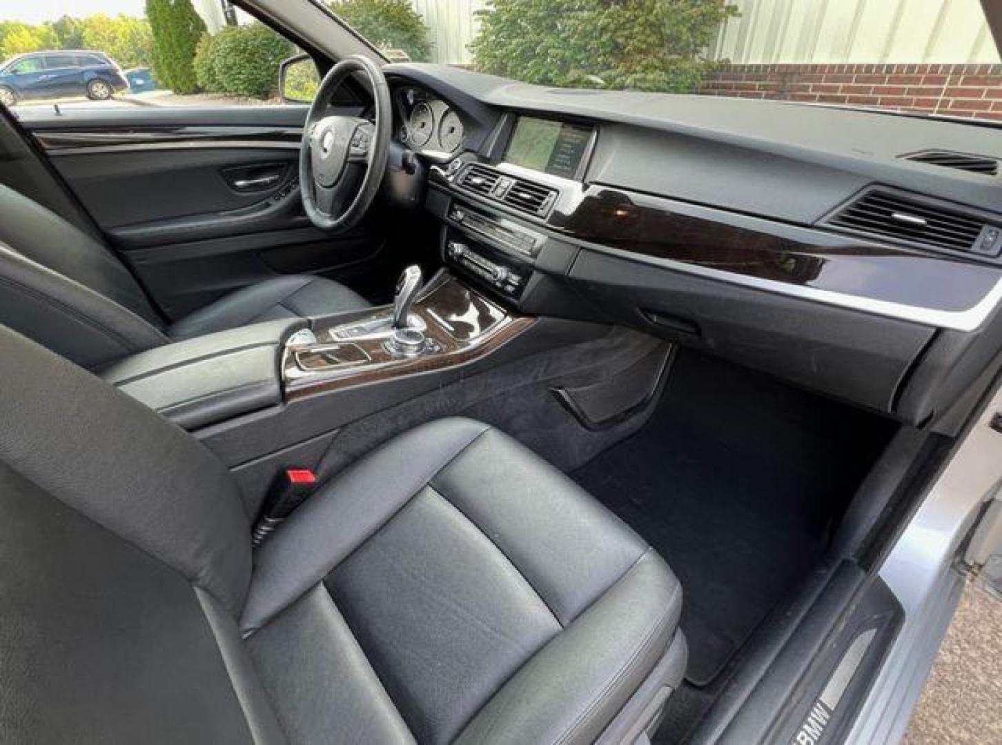 2014 SILVER /Black BMW 535 I (WBA5B1C59ED) with an 3.0L engine, Automatic transmission, located at 2990 Old Orchard Rd., Jackson, MO, 63755, 37.354214, -89.612106 - Photo#18