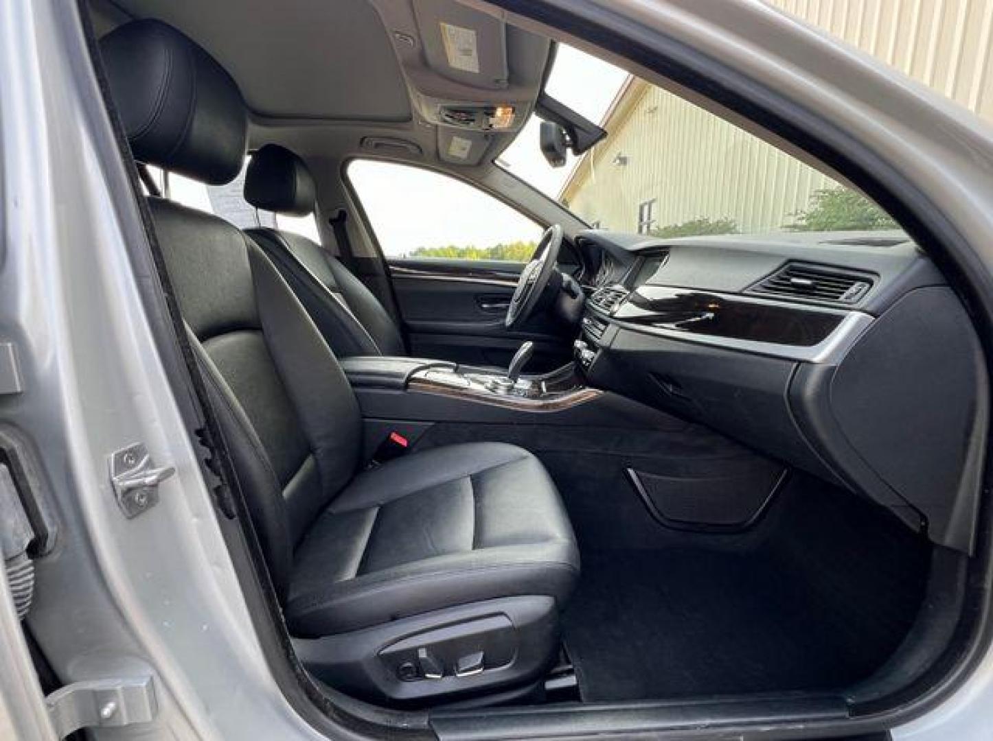 2014 SILVER /Black BMW 535 I (WBA5B1C59ED) with an 3.0L engine, Automatic transmission, located at 2990 Old Orchard Rd., Jackson, MO, 63755, 37.354214, -89.612106 - Photo#19