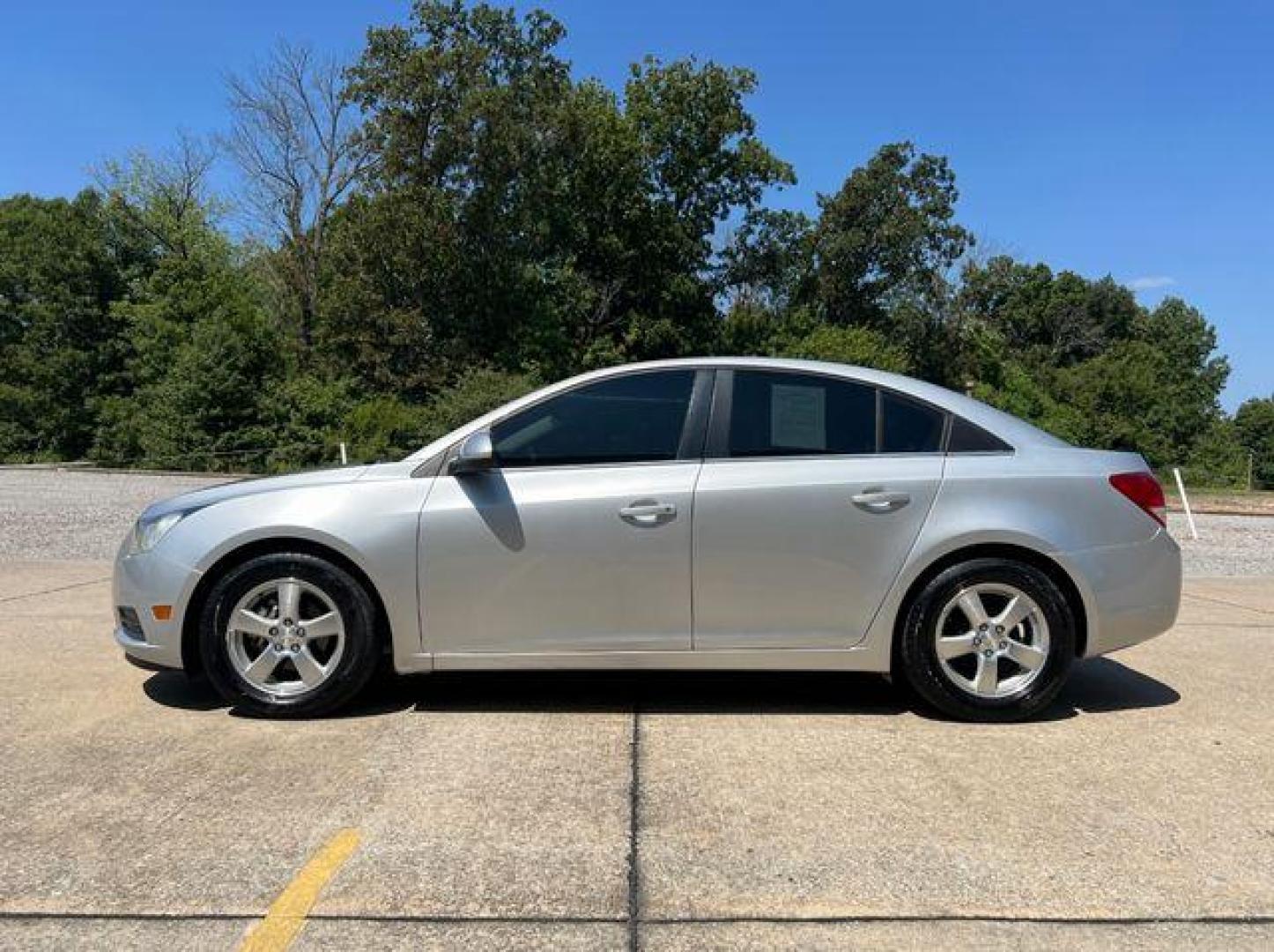 2014 SILVER /Jet Black/Sport Red CHEVROLET CRUZE LT (1G1PC5SBXE7) with an 1.4L engine, Automatic transmission, located at 2990 Old Orchard Rd., Jackson, MO, 63755, 37.354214, -89.612106 - Photo#3