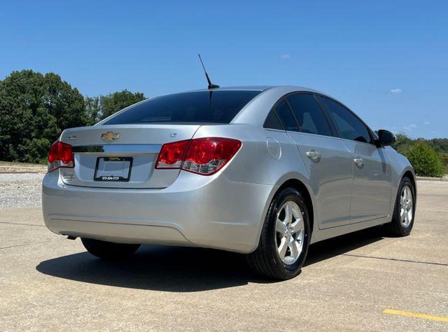2014 SILVER /Jet Black/Sport Red CHEVROLET CRUZE LT (1G1PC5SBXE7) with an 1.4L engine, Automatic transmission, located at 2990 Old Orchard Rd., Jackson, MO, 63755, 37.354214, -89.612106 - Photo#5