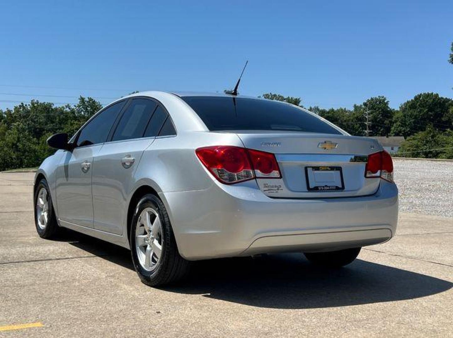 2014 SILVER /Jet Black/Sport Red CHEVROLET CRUZE LT (1G1PC5SBXE7) with an 1.4L engine, Automatic transmission, located at 2990 Old Orchard Rd., Jackson, MO, 63755, 37.354214, -89.612106 - Photo#6