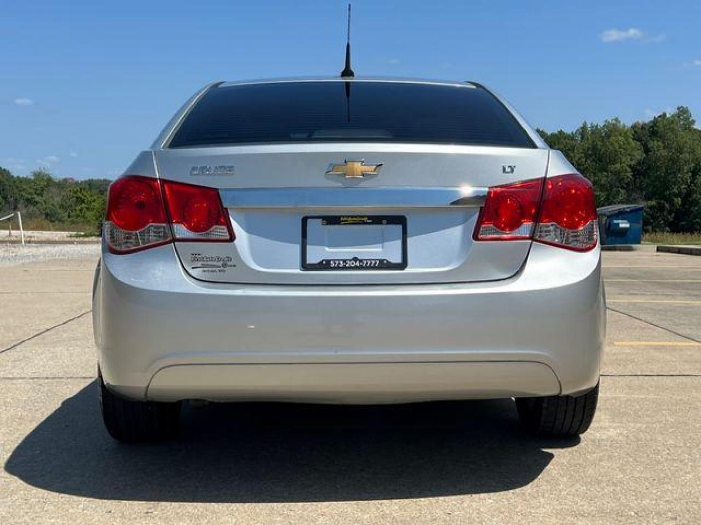 2014 SILVER /Jet Black/Sport Red CHEVROLET CRUZE LT (1G1PC5SBXE7) with an 1.4L engine, Automatic transmission, located at 2990 Old Orchard Rd., Jackson, MO, 63755, 37.354214, -89.612106 - Photo#7
