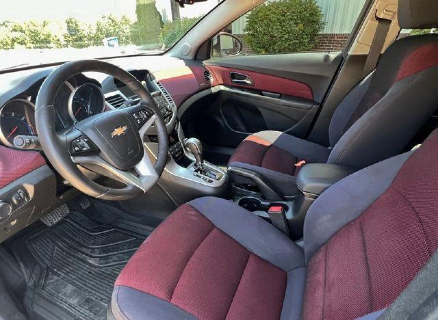 2014 SILVER /Jet Black/Sport Red CHEVROLET CRUZE LT (1G1PC5SBXE7) with an 1.4L engine, Automatic transmission, located at 2990 Old Orchard Rd., Jackson, MO, 63755, 37.354214, -89.612106 - Photo#10