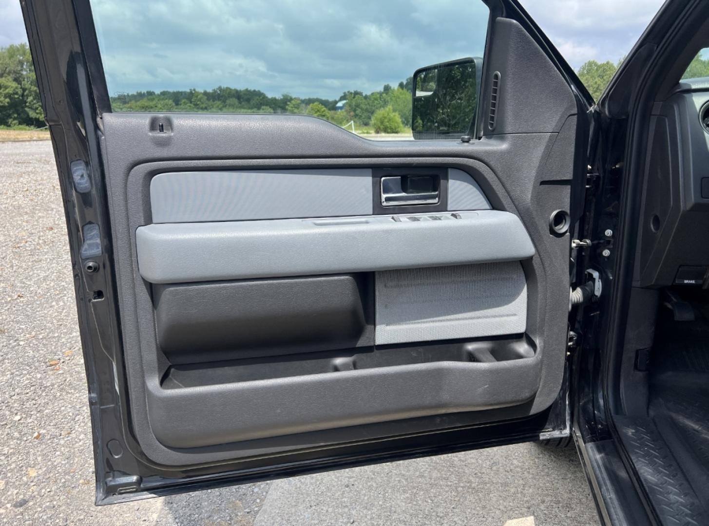 2013 BLACK /Gray Cloth FORD F150 XL (1FTEX1CM4DF) with an 3.7L V6 engine, Automatic transmission, located at 506 S. Kingshighway, Cape Girardeau, MO, 63703, (573) 235-5000, 37.294991, -89.553635 - 2013 Ford F-150 XL 1-Owner 167xxx miles Rear Wheel Drive 3.7L V6 Automatic Bluetooth Cruise Power Windows/Locks/Mirrors We have financing available and we accept trades! Fill out a credit application on our website or come by today! If you have any questions, give us a call at (573) 235-50 - Photo#9