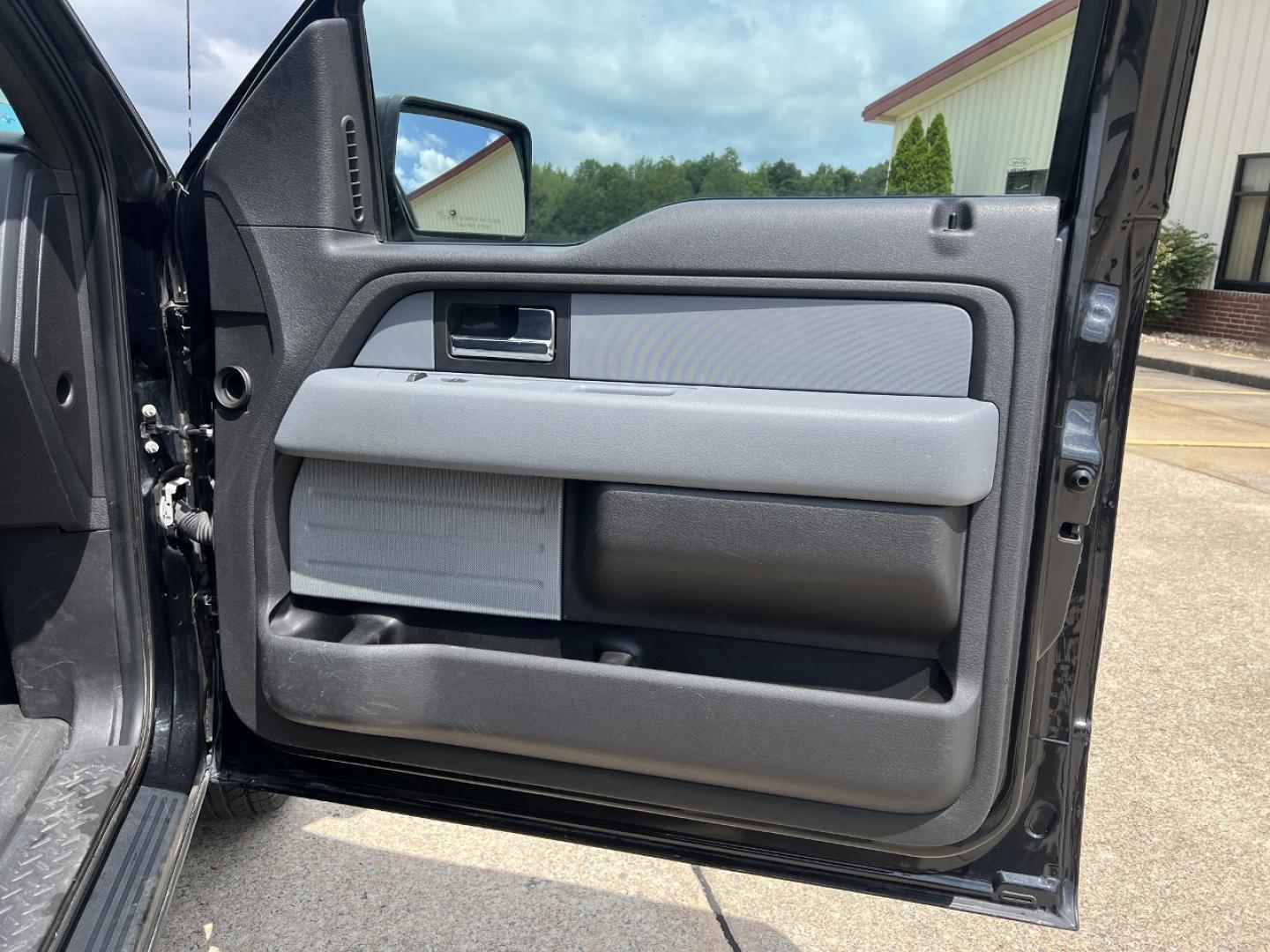 2013 BLACK /Gray Cloth FORD F150 XL (1FTEX1CM4DF) with an 3.7L V6 engine, Automatic transmission, located at 506 S. Kingshighway, Cape Girardeau, MO, 63703, (573) 235-5000, 37.294991, -89.553635 - 2013 Ford F-150 XL 1-Owner 167xxx miles Rear Wheel Drive 3.7L V6 Automatic Bluetooth Cruise Power Windows/Locks/Mirrors We have financing available and we accept trades! Fill out a credit application on our website or come by today! If you have any questions, give us a call at (573) 235-50 - Photo#11