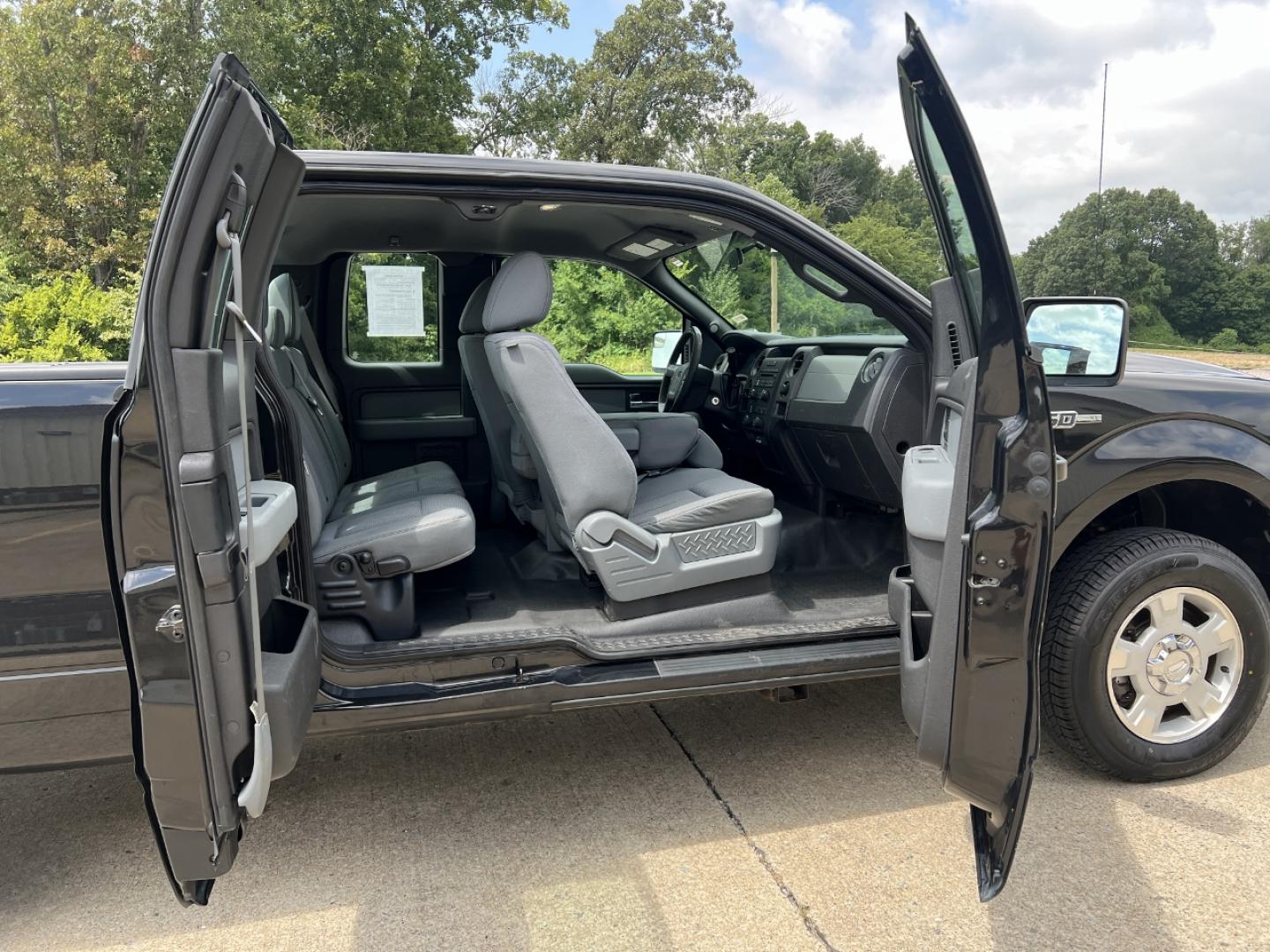 2013 BLACK /Gray Cloth FORD F150 XL (1FTEX1CM4DF) with an 3.7L V6 engine, Automatic transmission, located at 506 S. Kingshighway, Cape Girardeau, MO, 63703, (573) 235-5000, 37.294991, -89.553635 - 2013 Ford F-150 XL 1-Owner 167xxx miles Rear Wheel Drive 3.7L V6 Automatic Bluetooth Cruise Power Windows/Locks/Mirrors We have financing available and we accept trades! Fill out a credit application on our website or come by today! If you have any questions, give us a call at (573) 235-50 - Photo#16