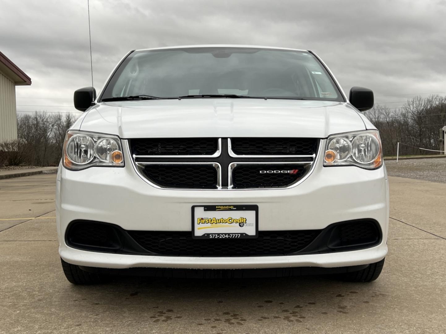 2019 WHITE /Black Cloth DODGE GRAND CARAVAN SE (2C4RDGBG0KR) with an 3.6L V6 engine, Automatic transmission, located at 506 S. Kingshighway, Cape Girardeau, MO, 63703, (573) 235-5000, 37.294991, -89.553635 - 2019 Dodge Grand Caravan SE 90xxx miles Front Wheel Drive 3.6L V6 Automatic Backup Camera Stow 'N Go Bluetooth Cruise Power Windows/Locks/Mirrors We have financing available and we accept trades! Fill out a credit application on our website or come by today! If you have any questions, giv - Photo#9