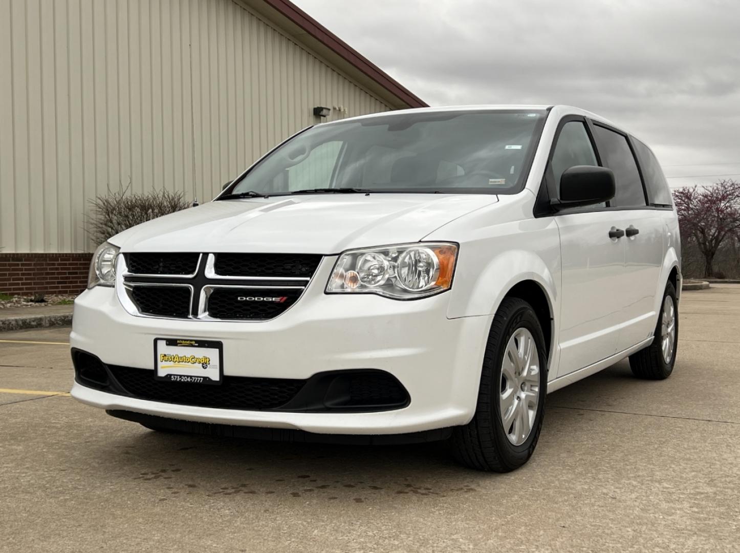 2019 WHITE /Black Cloth DODGE GRAND CARAVAN SE (2C4RDGBG0KR) with an 3.6L V6 engine, Automatic transmission, located at 506 S. Kingshighway, Cape Girardeau, MO, 63703, (573) 235-5000, 37.294991, -89.553635 - 2019 Dodge Grand Caravan SE 90xxx miles Front Wheel Drive 3.6L V6 Automatic Backup Camera Stow 'N Go Bluetooth Cruise Power Windows/Locks/Mirrors We have financing available and we accept trades! Fill out a credit application on our website or come by today! If you have any questions, giv - Photo#3