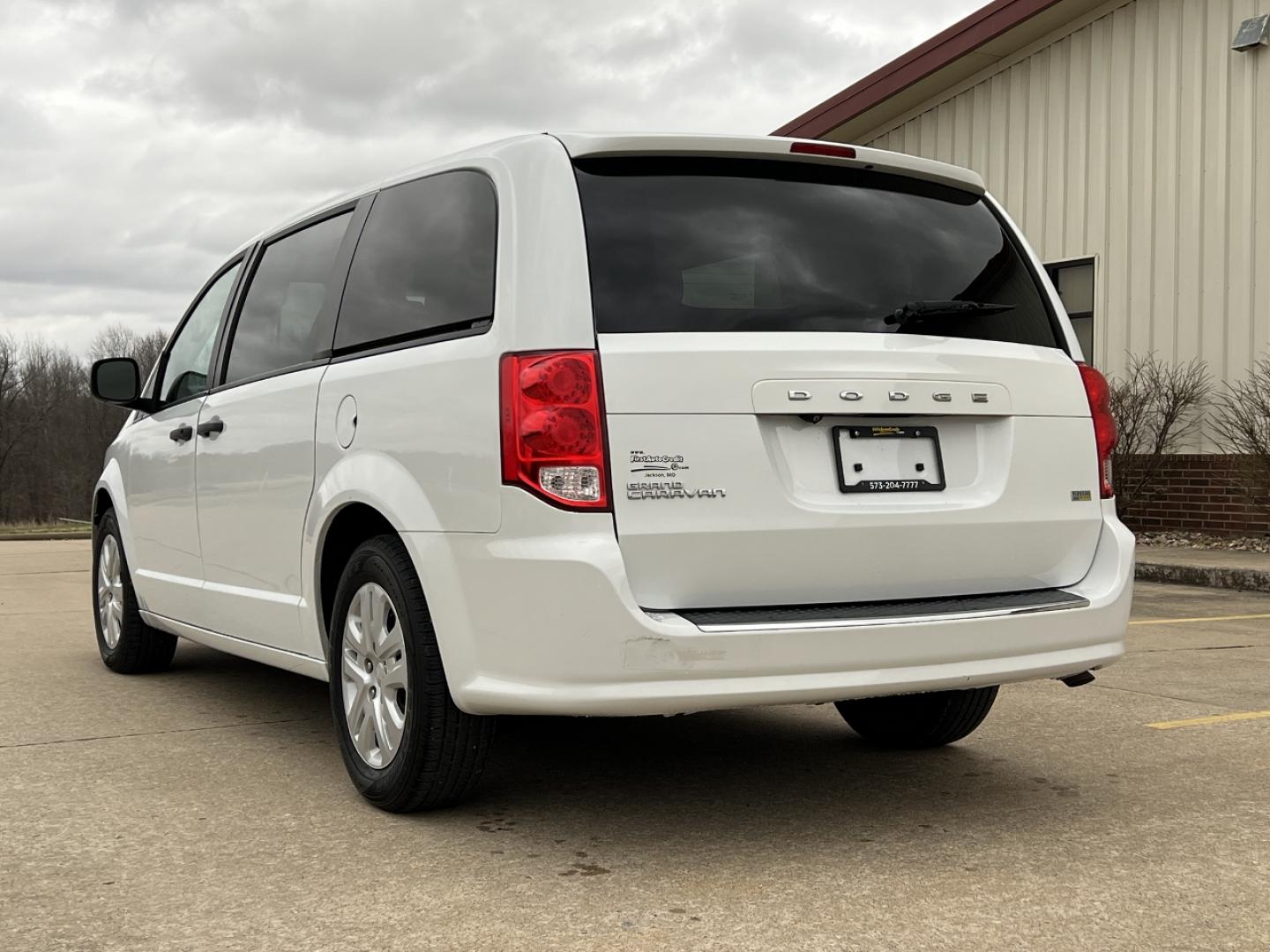 2019 WHITE /Black Cloth DODGE GRAND CARAVAN SE (2C4RDGBG0KR) with an 3.6L V6 engine, Automatic transmission, located at 506 S. Kingshighway, Cape Girardeau, MO, 63703, (573) 235-5000, 37.294991, -89.553635 - 2019 Dodge Grand Caravan SE 90xxx miles Front Wheel Drive 3.6L V6 Automatic Backup Camera Stow 'N Go Bluetooth Cruise Power Windows/Locks/Mirrors We have financing available and we accept trades! Fill out a credit application on our website or come by today! If you have any questions, giv - Photo#7