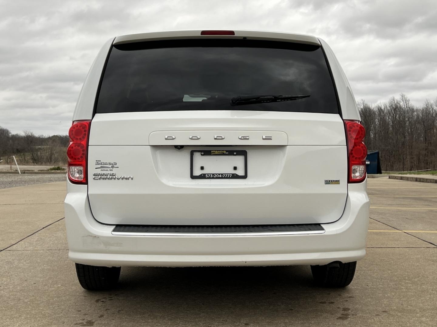 2019 WHITE /Black Cloth DODGE GRAND CARAVAN SE (2C4RDGBG0KR) with an 3.6L V6 engine, Automatic transmission, located at 506 S. Kingshighway, Cape Girardeau, MO, 63703, (573) 235-5000, 37.294991, -89.553635 - 2019 Dodge Grand Caravan SE 90xxx miles Front Wheel Drive 3.6L V6 Automatic Backup Camera Stow 'N Go Bluetooth Cruise Power Windows/Locks/Mirrors We have financing available and we accept trades! Fill out a credit application on our website or come by today! If you have any questions, giv - Photo#8