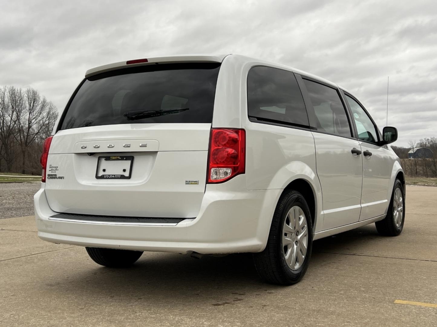 2019 WHITE /Black Cloth DODGE GRAND CARAVAN SE (2C4RDGBG0KR) with an 3.6L V6 engine, Automatic transmission, located at 506 S. Kingshighway, Cape Girardeau, MO, 63703, (573) 235-5000, 37.294991, -89.553635 - 2019 Dodge Grand Caravan SE 90xxx miles Front Wheel Drive 3.6L V6 Automatic Backup Camera Stow 'N Go Bluetooth Cruise Power Windows/Locks/Mirrors We have financing available and we accept trades! Fill out a credit application on our website or come by today! If you have any questions, giv - Photo#6