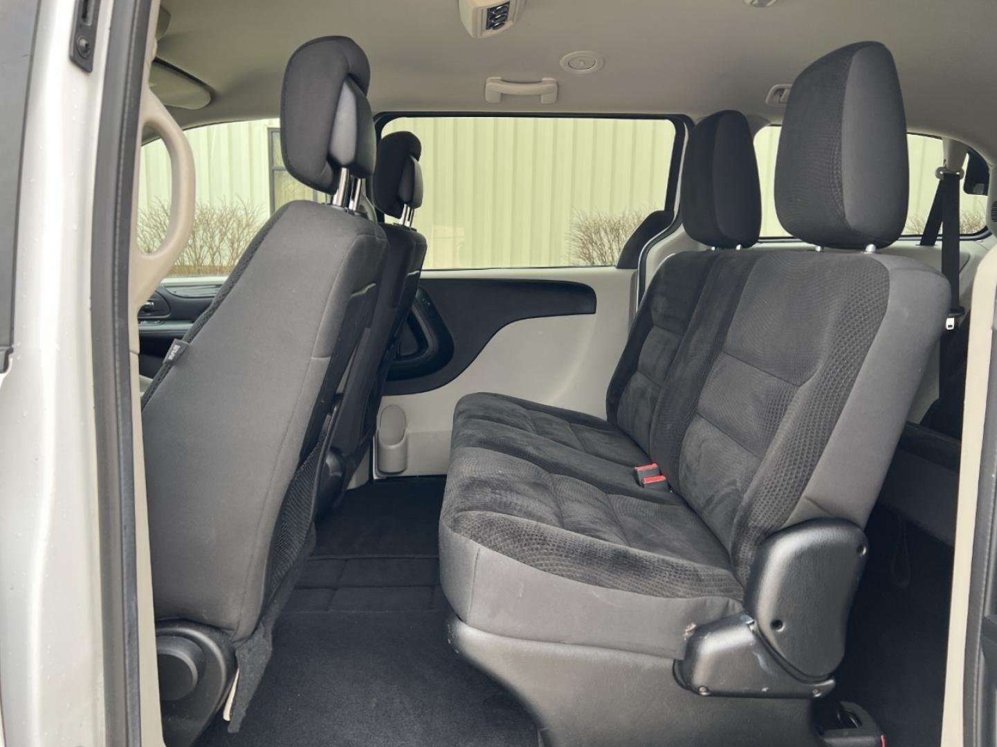 2019 WHITE /Black Cloth DODGE GRAND CARAVAN SE (2C4RDGBG0KR) with an 3.6L V6 engine, Automatic transmission, located at 506 S. Kingshighway, Cape Girardeau, MO, 63703, (573) 235-5000, 37.294991, -89.553635 - 2019 Dodge Grand Caravan SE 90xxx miles Front Wheel Drive 3.6L V6 Automatic Backup Camera Stow 'N Go Bluetooth Cruise Power Windows/Locks/Mirrors We have financing available and we accept trades! Fill out a credit application on our website or come by today! If you have any questions, giv - Photo#14