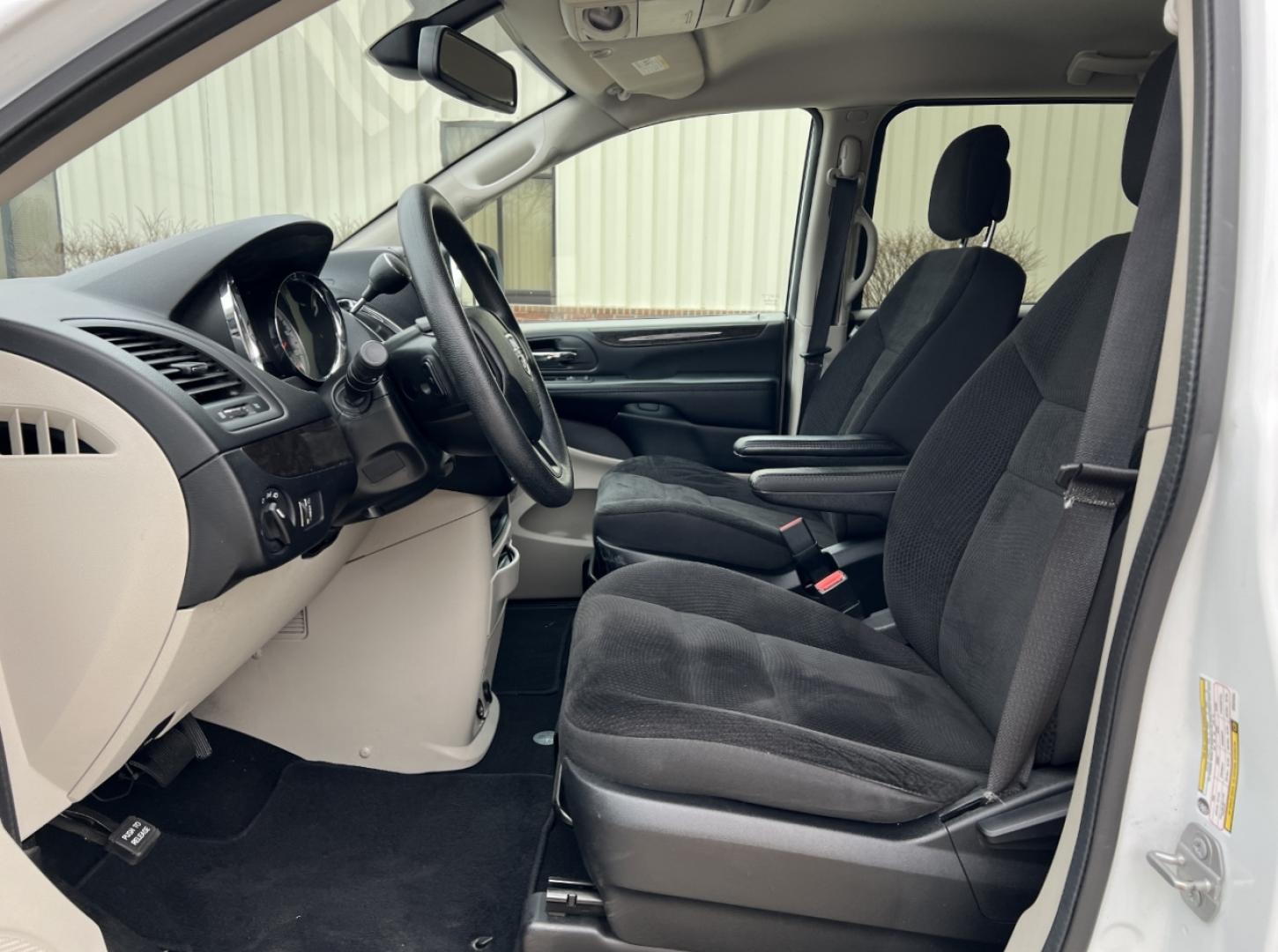 2019 WHITE /Black Cloth DODGE GRAND CARAVAN SE (2C4RDGBG0KR) with an 3.6L V6 engine, Automatic transmission, located at 506 S. Kingshighway, Cape Girardeau, MO, 63703, (573) 235-5000, 37.294991, -89.553635 - 2019 Dodge Grand Caravan SE 90xxx miles Front Wheel Drive 3.6L V6 Automatic Backup Camera Stow 'N Go Bluetooth Cruise Power Windows/Locks/Mirrors We have financing available and we accept trades! Fill out a credit application on our website or come by today! If you have any questions, giv - Photo#11