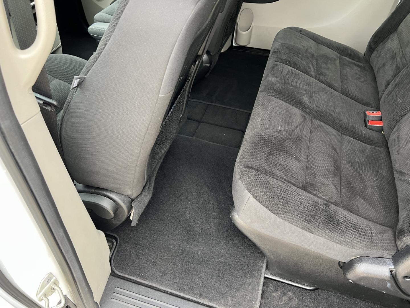 2019 WHITE /Black Cloth DODGE GRAND CARAVAN SE (2C4RDGBG0KR) with an 3.6L V6 engine, Automatic transmission, located at 506 S. Kingshighway, Cape Girardeau, MO, 63703, (573) 235-5000, 37.294991, -89.553635 - 2019 Dodge Grand Caravan SE 90xxx miles Front Wheel Drive 3.6L V6 Automatic Backup Camera Stow 'N Go Bluetooth Cruise Power Windows/Locks/Mirrors We have financing available and we accept trades! Fill out a credit application on our website or come by today! If you have any questions, giv - Photo#26