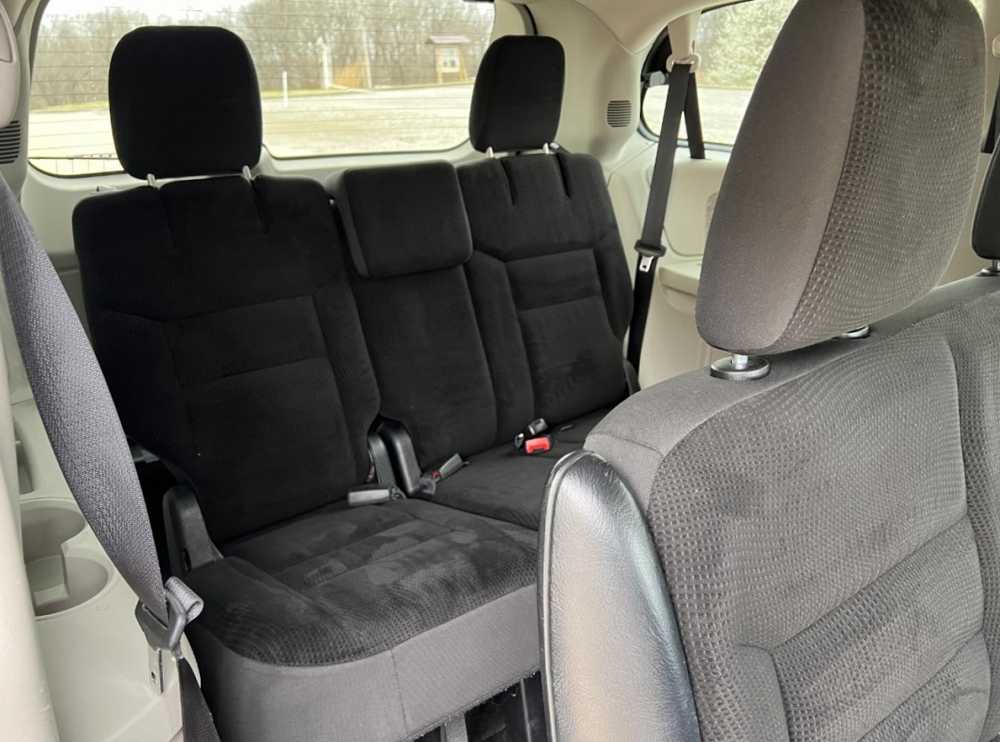 2019 WHITE /Black Cloth DODGE GRAND CARAVAN SE (2C4RDGBG0KR) with an 3.6L V6 engine, Automatic transmission, located at 506 S. Kingshighway, Cape Girardeau, MO, 63703, (573) 235-5000, 37.294991, -89.553635 - 2019 Dodge Grand Caravan SE 90xxx miles Front Wheel Drive 3.6L V6 Automatic Backup Camera Stow 'N Go Bluetooth Cruise Power Windows/Locks/Mirrors We have financing available and we accept trades! Fill out a credit application on our website or come by today! If you have any questions, giv - Photo#16