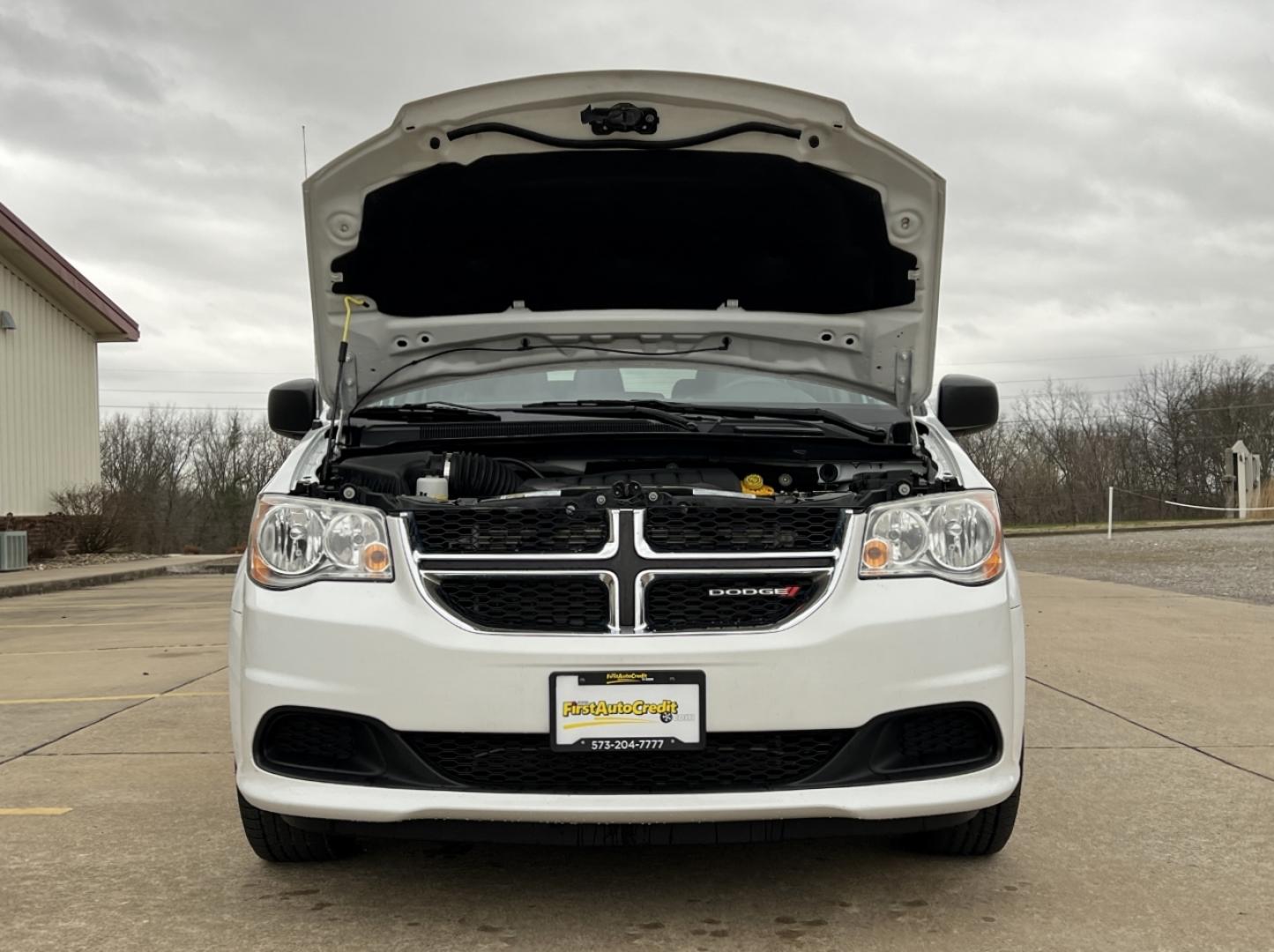 2019 WHITE /Black Cloth DODGE GRAND CARAVAN SE (2C4RDGBG0KR) with an 3.6L V6 engine, Automatic transmission, located at 506 S. Kingshighway, Cape Girardeau, MO, 63703, (573) 235-5000, 37.294991, -89.553635 - 2019 Dodge Grand Caravan SE 90xxx miles Front Wheel Drive 3.6L V6 Automatic Backup Camera Stow 'N Go Bluetooth Cruise Power Windows/Locks/Mirrors We have financing available and we accept trades! Fill out a credit application on our website or come by today! If you have any questions, giv - Photo#27
