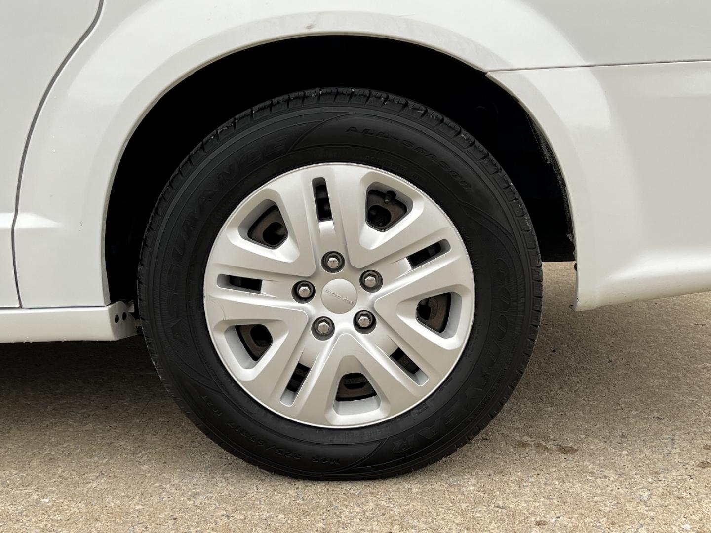 2019 WHITE /Black Cloth DODGE GRAND CARAVAN SE (2C4RDGBG0KR) with an 3.6L V6 engine, Automatic transmission, located at 506 S. Kingshighway, Cape Girardeau, MO, 63703, (573) 235-5000, 37.294991, -89.553635 - 2019 Dodge Grand Caravan SE 90xxx miles Front Wheel Drive 3.6L V6 Automatic Backup Camera Stow 'N Go Bluetooth Cruise Power Windows/Locks/Mirrors We have financing available and we accept trades! Fill out a credit application on our website or come by today! If you have any questions, giv - Photo#31