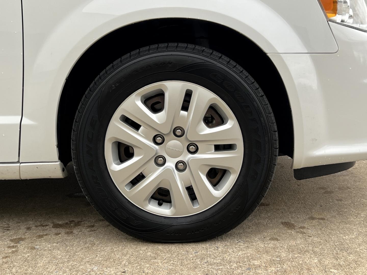 2019 WHITE /Black Cloth DODGE GRAND CARAVAN SE (2C4RDGBG0KR) with an 3.6L V6 engine, Automatic transmission, located at 506 S. Kingshighway, Cape Girardeau, MO, 63703, (573) 235-5000, 37.294991, -89.553635 - 2019 Dodge Grand Caravan SE 90xxx miles Front Wheel Drive 3.6L V6 Automatic Backup Camera Stow 'N Go Bluetooth Cruise Power Windows/Locks/Mirrors We have financing available and we accept trades! Fill out a credit application on our website or come by today! If you have any questions, giv - Photo#33
