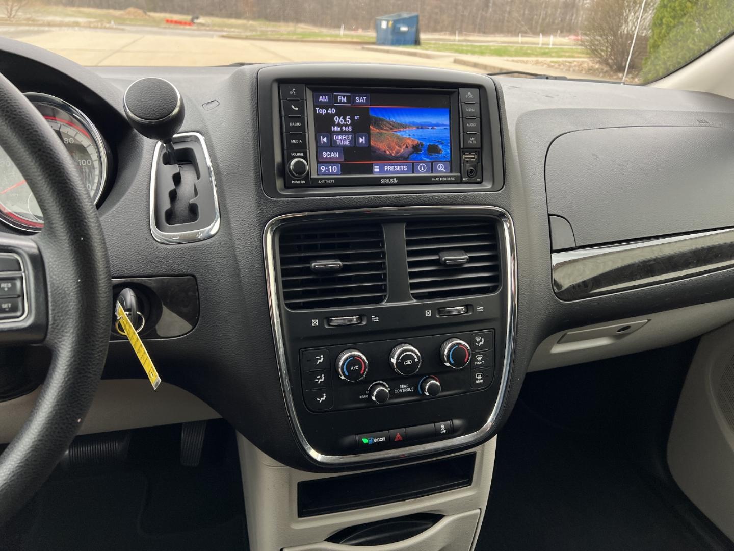 2019 WHITE /Black Cloth DODGE GRAND CARAVAN SE (2C4RDGBG0KR) with an 3.6L V6 engine, Automatic transmission, located at 506 S. Kingshighway, Cape Girardeau, MO, 63703, (573) 235-5000, 37.294991, -89.553635 - 2019 Dodge Grand Caravan SE 90xxx miles Front Wheel Drive 3.6L V6 Automatic Backup Camera Stow 'N Go Bluetooth Cruise Power Windows/Locks/Mirrors We have financing available and we accept trades! Fill out a credit application on our website or come by today! If you have any questions, giv - Photo#21