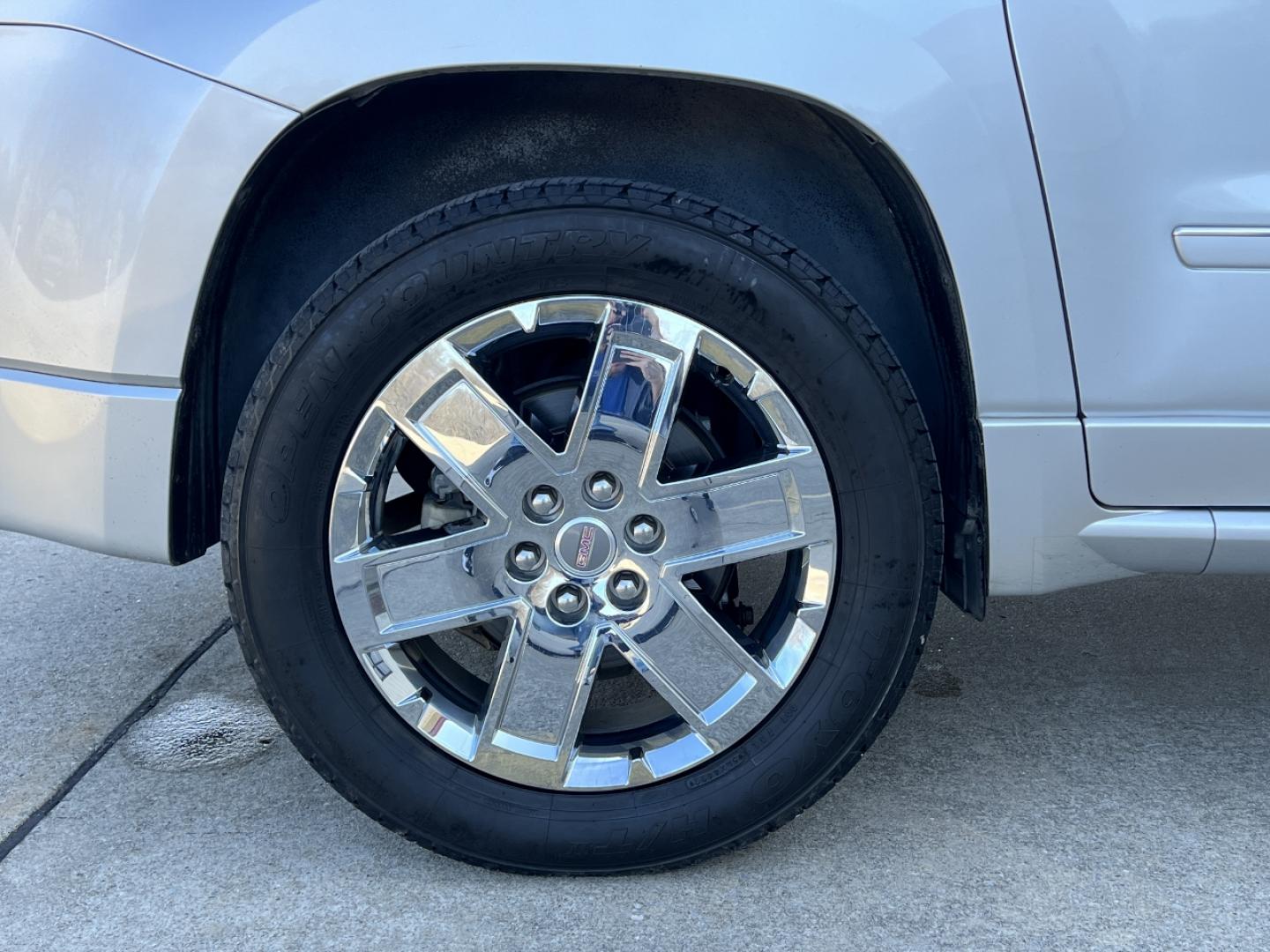 2015 SILVER /Black Leather GMC ACADIA DENALI (1GKKRTKD2FJ) with an 3.6L V6 engine, Automatic transmission, located at 506 S. Kingshighway, Cape Girardeau, MO, 63703, (573) 235-5000, 37.294991, -89.553635 - 2015 GMC Acadia Denali 101xxx Front Wheel Drive 3.6L V6 Automatic Leather 3rd Row Navigation Rear Entertainment Power/Heated/Cooled Seats Heated Steering Wheel Backup Camera Sunroof Bluetooth Remote Start Cruise Power Windows/Locks/Mirrors We have financing available and we accept t - Photo#44