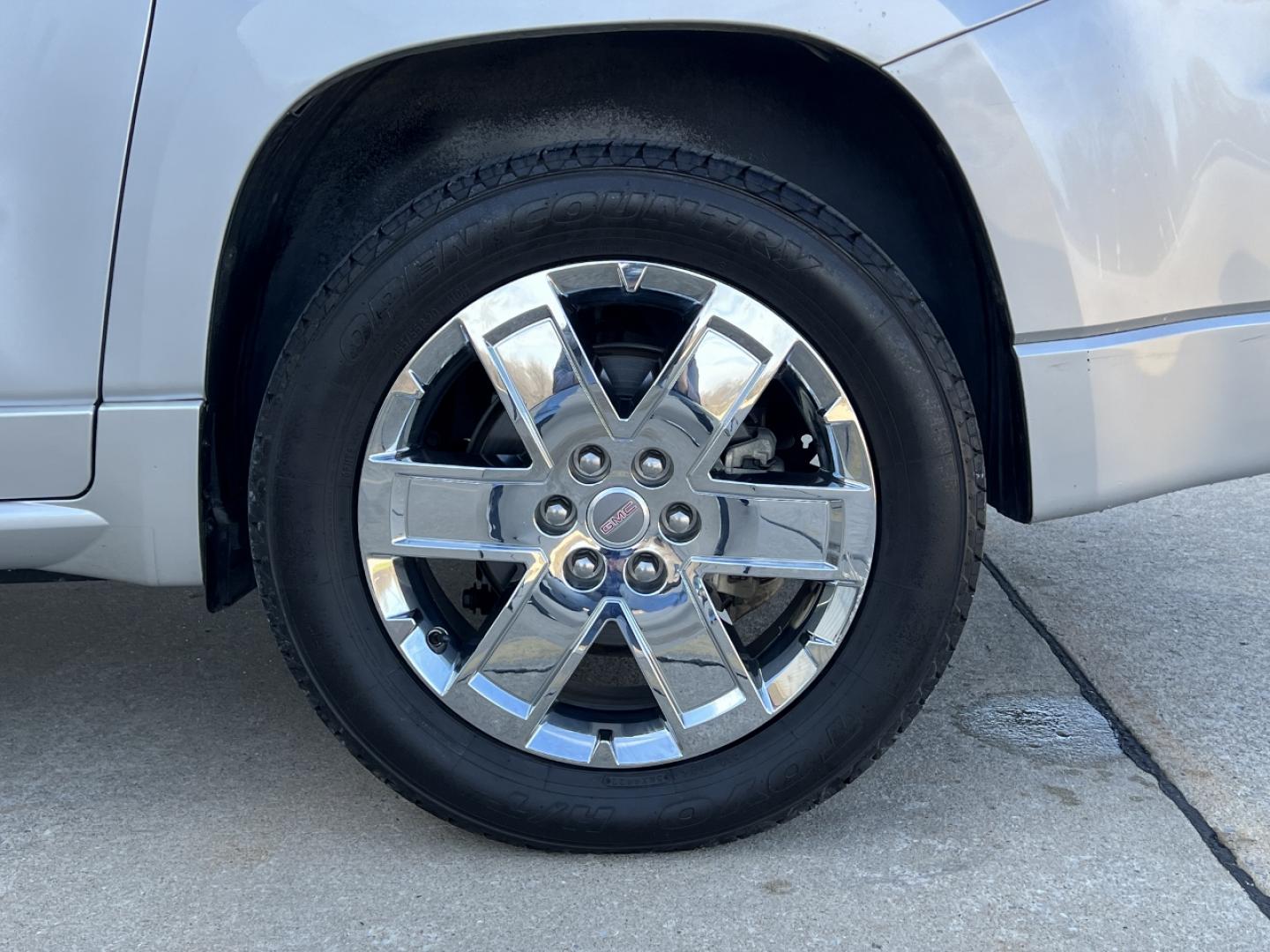 2015 SILVER /Black Leather GMC ACADIA DENALI (1GKKRTKD2FJ) with an 3.6L V6 engine, Automatic transmission, located at 506 S. Kingshighway, Cape Girardeau, MO, 63703, (573) 235-5000, 37.294991, -89.553635 - 2015 GMC Acadia Denali 101xxx Front Wheel Drive 3.6L V6 Automatic Leather 3rd Row Navigation Rear Entertainment Power/Heated/Cooled Seats Heated Steering Wheel Backup Camera Sunroof Bluetooth Remote Start Cruise Power Windows/Locks/Mirrors We have financing available and we accept t - Photo#43