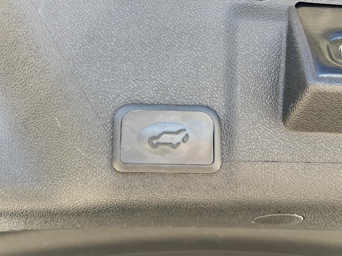 2015 SILVER /Black Leather GMC ACADIA DENALI (1GKKRTKD2FJ) with an 3.6L V6 engine, Automatic transmission, located at 506 S. Kingshighway, Cape Girardeau, MO, 63703, (573) 235-5000, 37.294991, -89.553635 - 2015 GMC Acadia Denali 101xxx Front Wheel Drive 3.6L V6 Automatic Leather 3rd Row Navigation Rear Entertainment Power/Heated/Cooled Seats Heated Steering Wheel Backup Camera Sunroof Bluetooth Remote Start Cruise Power Windows/Locks/Mirrors We have financing available and we accept t - Photo#25