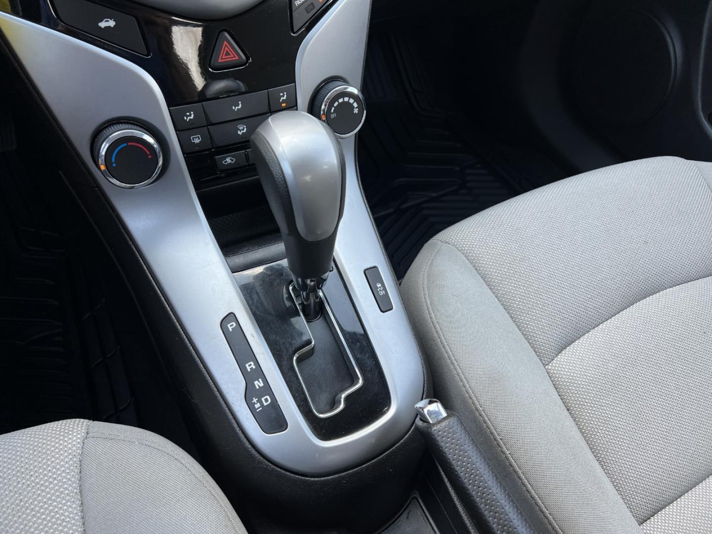 2015 BLUE /Gray Cloth CHEVROLET CRUZE LT (1G1PC5SB5F7) with an 1.4L 4 Cyl. engine, Automatic transmission, located at 506 S. Kingshighway, Cape Girardeau, MO, 63703, (573) 235-5000, 37.294991, -89.553635 - 2015 Chevrolet Cruze LT Only 77xxx miles Front Wheel Drive 1.4L 4 Cyl. Automatic Power Driver Seat Backup Camera Bluetooth Remote Start Cruise Power Windows/Locks/Mirrors We have financing available and we accept trades! Fill out a credit application on our website or come by today! If y - Photo#22