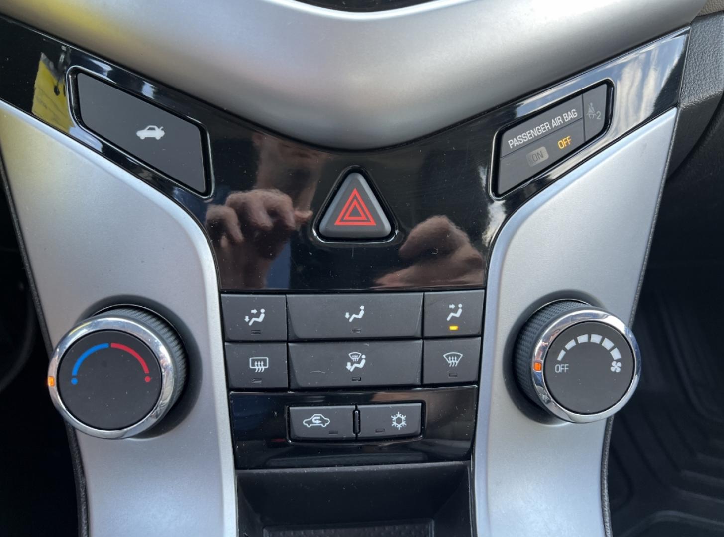 2015 BLUE /Gray Cloth CHEVROLET CRUZE LT (1G1PC5SB5F7) with an 1.4L 4 Cyl. engine, Automatic transmission, located at 506 S. Kingshighway, Cape Girardeau, MO, 63703, (573) 235-5000, 37.294991, -89.553635 - 2015 Chevrolet Cruze LT Only 77xxx miles Front Wheel Drive 1.4L 4 Cyl. Automatic Power Driver Seat Backup Camera Bluetooth Remote Start Cruise Power Windows/Locks/Mirrors We have financing available and we accept trades! Fill out a credit application on our website or come by today! If y - Photo#26