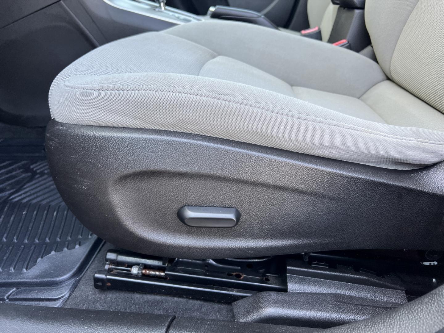 2015 BLUE /Gray Cloth CHEVROLET CRUZE LT (1G1PC5SB5F7) with an 1.4L 4 Cyl. engine, Automatic transmission, located at 506 S. Kingshighway, Cape Girardeau, MO, 63703, (573) 235-5000, 37.294991, -89.553635 - 2015 Chevrolet Cruze LT Only 77xxx miles Front Wheel Drive 1.4L 4 Cyl. Automatic Power Driver Seat Backup Camera Bluetooth Remote Start Cruise Power Windows/Locks/Mirrors We have financing available and we accept trades! Fill out a credit application on our website or come by today! If y - Photo#3