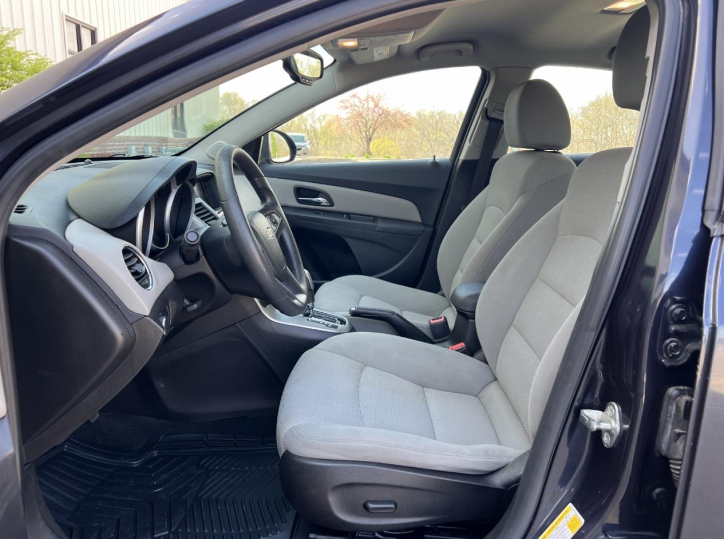 2015 BLUE /Gray Cloth CHEVROLET CRUZE LT (1G1PC5SB5F7) with an 1.4L 4 Cyl. engine, Automatic transmission, located at 506 S. Kingshighway, Cape Girardeau, MO, 63703, (573) 235-5000, 37.294991, -89.553635 - 2015 Chevrolet Cruze LT Only 77xxx miles Front Wheel Drive 1.4L 4 Cyl. Automatic Power Driver Seat Backup Camera Bluetooth Remote Start Cruise Power Windows/Locks/Mirrors We have financing available and we accept trades! Fill out a credit application on our website or come by today! If y - Photo#13