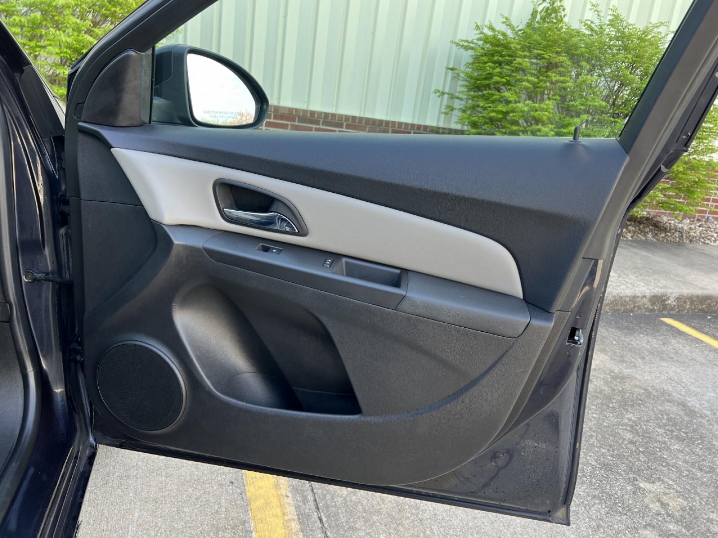 2015 BLUE /Gray Cloth CHEVROLET CRUZE LT (1G1PC5SB5F7) with an 1.4L 4 Cyl. engine, Automatic transmission, located at 506 S. Kingshighway, Cape Girardeau, MO, 63703, (573) 235-5000, 37.294991, -89.553635 - 2015 Chevrolet Cruze LT Only 77xxx miles Front Wheel Drive 1.4L 4 Cyl. Automatic Power Driver Seat Backup Camera Bluetooth Remote Start Cruise Power Windows/Locks/Mirrors We have financing available and we accept trades! Fill out a credit application on our website or come by today! If y - Photo#14