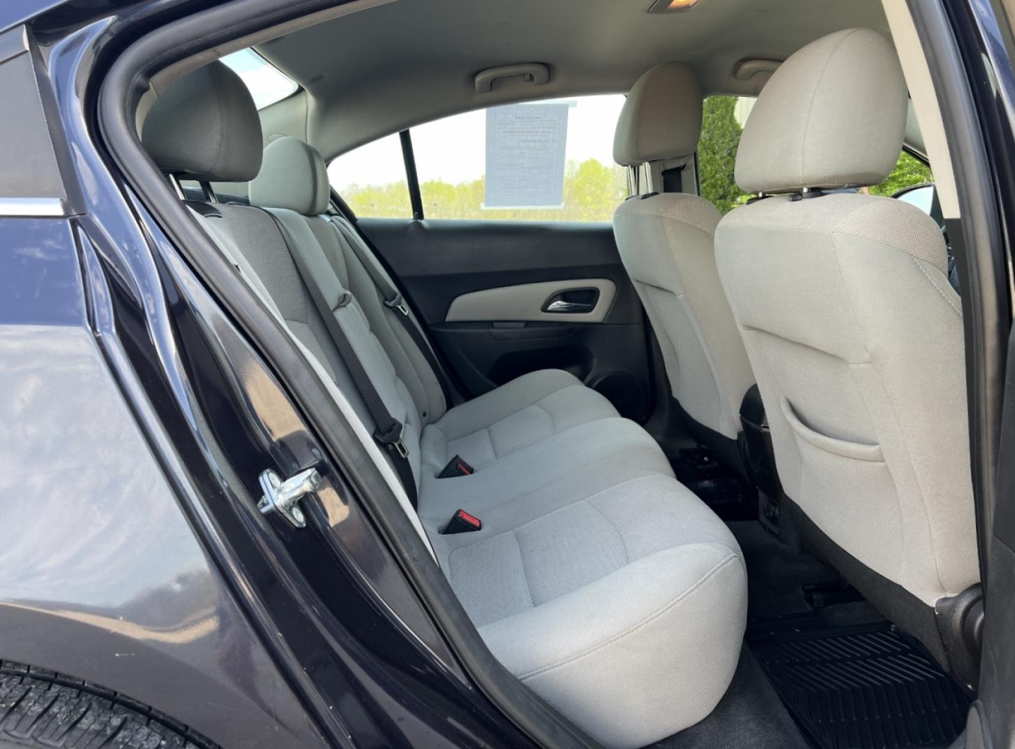 2015 BLUE /Gray Cloth CHEVROLET CRUZE LT (1G1PC5SB5F7) with an 1.4L 4 Cyl. engine, Automatic transmission, located at 506 S. Kingshighway, Cape Girardeau, MO, 63703, (573) 235-5000, 37.294991, -89.553635 - 2015 Chevrolet Cruze LT Only 77xxx miles Front Wheel Drive 1.4L 4 Cyl. Automatic Power Driver Seat Backup Camera Bluetooth Remote Start Cruise Power Windows/Locks/Mirrors We have financing available and we accept trades! Fill out a credit application on our website or come by today! If y - Photo#17