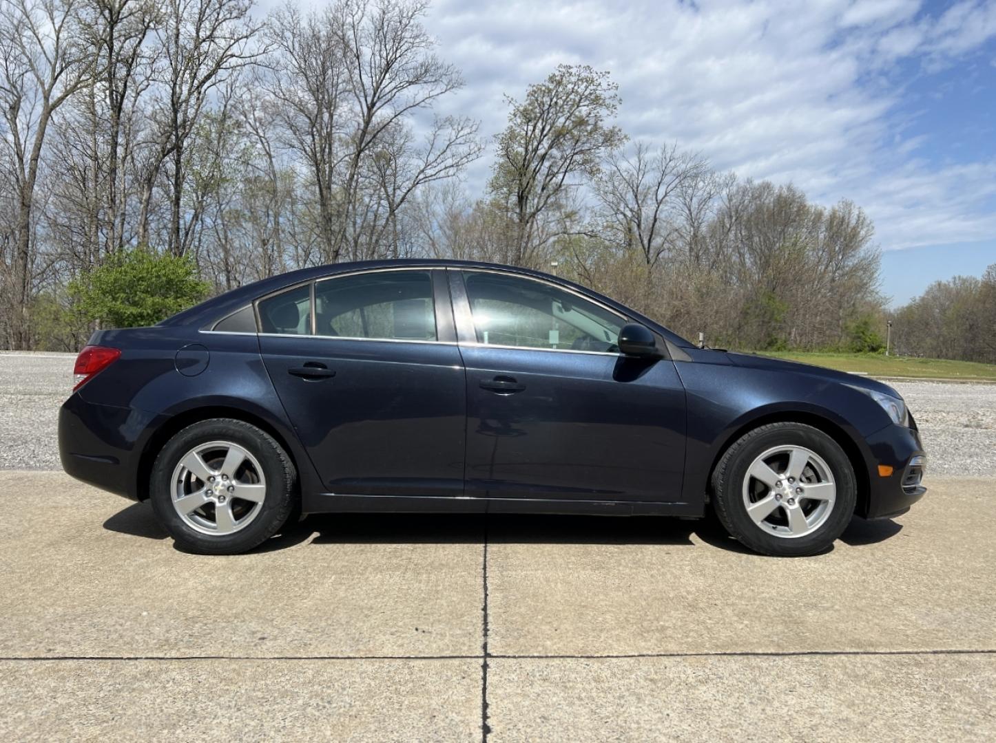 2015 BLUE /Gray Cloth CHEVROLET CRUZE LT (1G1PC5SB5F7) with an 1.4L 4 Cyl. engine, Automatic transmission, located at 506 S. Kingshighway, Cape Girardeau, MO, 63703, (573) 235-5000, 37.294991, -89.553635 - 2015 Chevrolet Cruze LT Only 77xxx miles Front Wheel Drive 1.4L 4 Cyl. Automatic Power Driver Seat Backup Camera Bluetooth Remote Start Cruise Power Windows/Locks/Mirrors We have financing available and we accept trades! Fill out a credit application on our website or come by today! If y - Photo#7