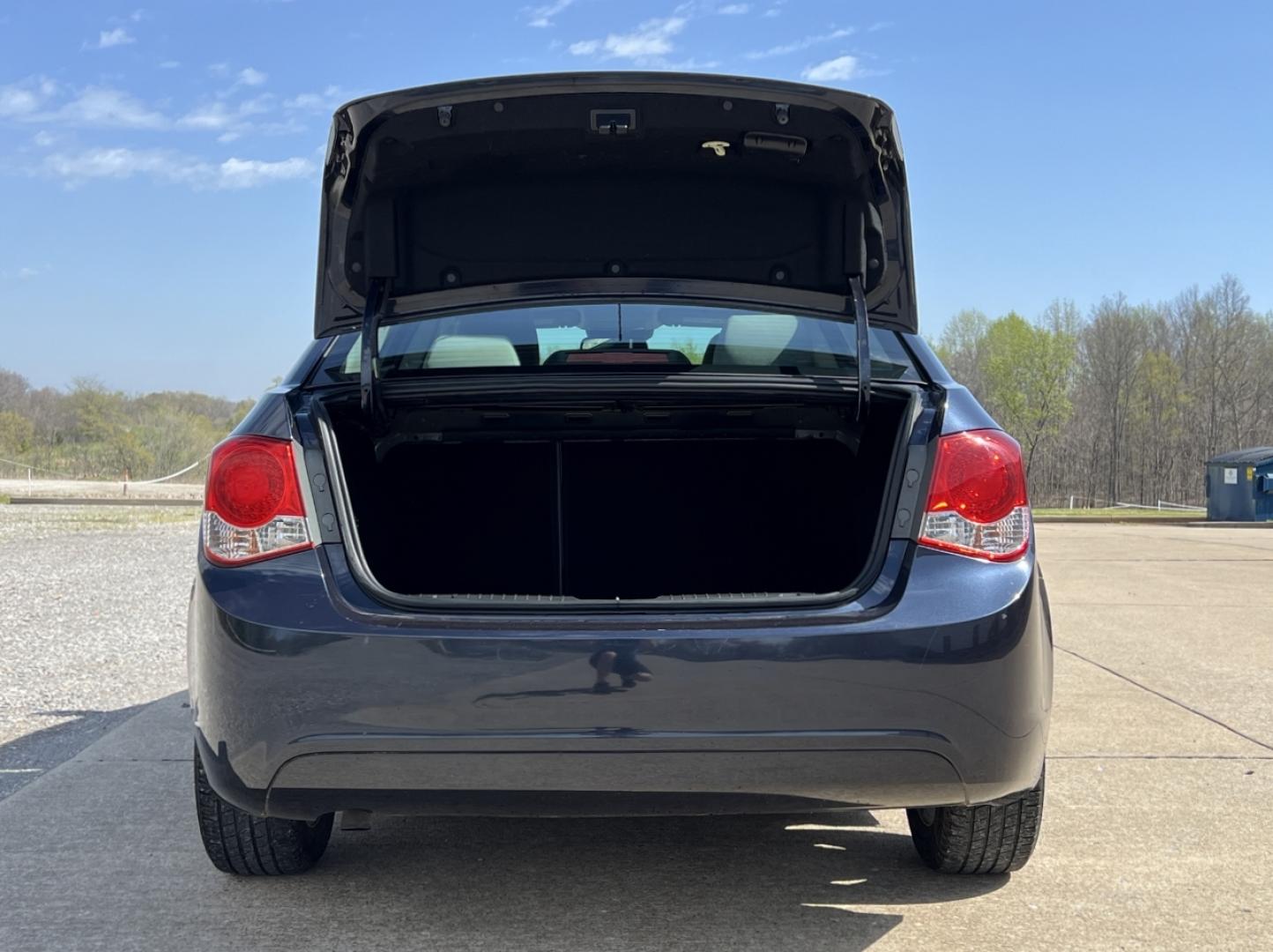 2015 BLUE /Gray Cloth CHEVROLET CRUZE LT (1G1PC5SB5F7) with an 1.4L 4 Cyl. engine, Automatic transmission, located at 506 S. Kingshighway, Cape Girardeau, MO, 63703, (573) 235-5000, 37.294991, -89.553635 - 2015 Chevrolet Cruze LT Only 77xxx miles Front Wheel Drive 1.4L 4 Cyl. Automatic Power Driver Seat Backup Camera Bluetooth Remote Start Cruise Power Windows/Locks/Mirrors We have financing available and we accept trades! Fill out a credit application on our website or come by today! If y - Photo#18