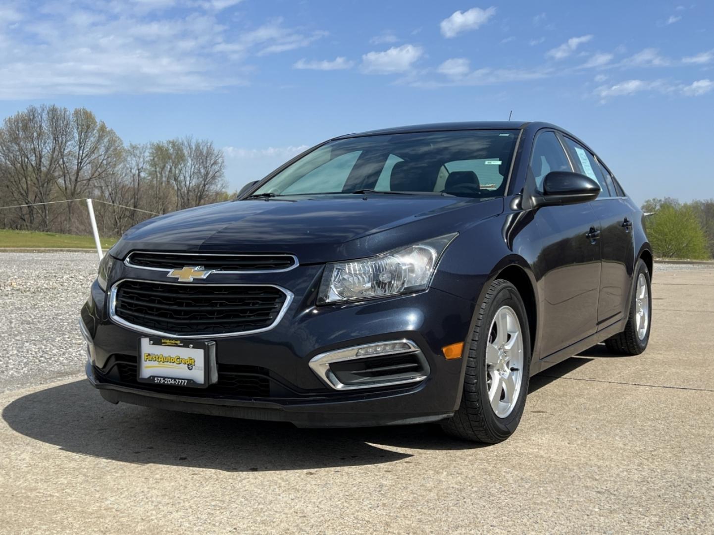 2015 BLUE /Gray Cloth CHEVROLET CRUZE LT (1G1PC5SB5F7) with an 1.4L 4 Cyl. engine, Automatic transmission, located at 506 S. Kingshighway, Cape Girardeau, MO, 63703, (573) 235-5000, 37.294991, -89.553635 - 2015 Chevrolet Cruze LT Only 77xxx miles Front Wheel Drive 1.4L 4 Cyl. Automatic Power Driver Seat Backup Camera Bluetooth Remote Start Cruise Power Windows/Locks/Mirrors We have financing available and we accept trades! Fill out a credit application on our website or come by today! If y - Photo#5