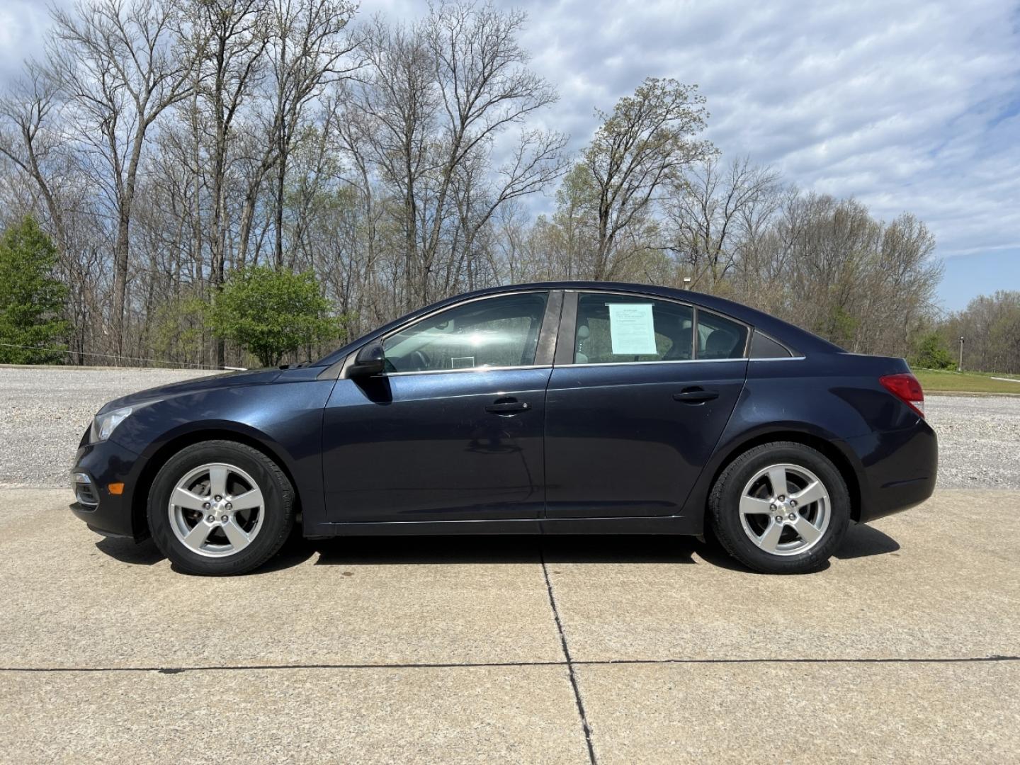 2015 BLUE /Gray Cloth CHEVROLET CRUZE LT (1G1PC5SB5F7) with an 1.4L 4 Cyl. engine, Automatic transmission, located at 506 S. Kingshighway, Cape Girardeau, MO, 63703, (573) 235-5000, 37.294991, -89.553635 - 2015 Chevrolet Cruze LT Only 77xxx miles Front Wheel Drive 1.4L 4 Cyl. Automatic Power Driver Seat Backup Camera Bluetooth Remote Start Cruise Power Windows/Locks/Mirrors We have financing available and we accept trades! Fill out a credit application on our website or come by today! If y - Photo#6