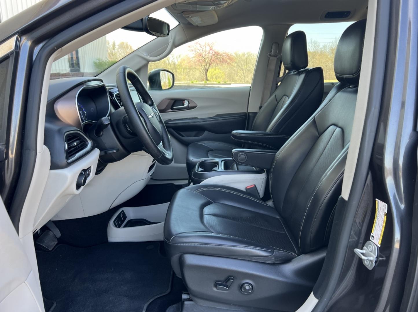 2020 GRAY /Black Leather CHRYSLER VOYAGER LXI (2C4RC1DG2LR) with an 3.6L V6 engine, Automatic transmission, located at 2990 Old Orchard Rd., Jackson, MO, 63755, 37.354214, -89.612106 - 2020 Chrysler Voyager LXI 110xxx miles Front Wheel Drive 3.6L V6 Automatic Leather 3rd Row Stow 'N Go Backup Camera Power Driver Seat Bluetooth Remote Start Cruise Power Windows/Locks/Mirrors We have financing available and we accept trades! Fill out a credit application on our website - Photo#14