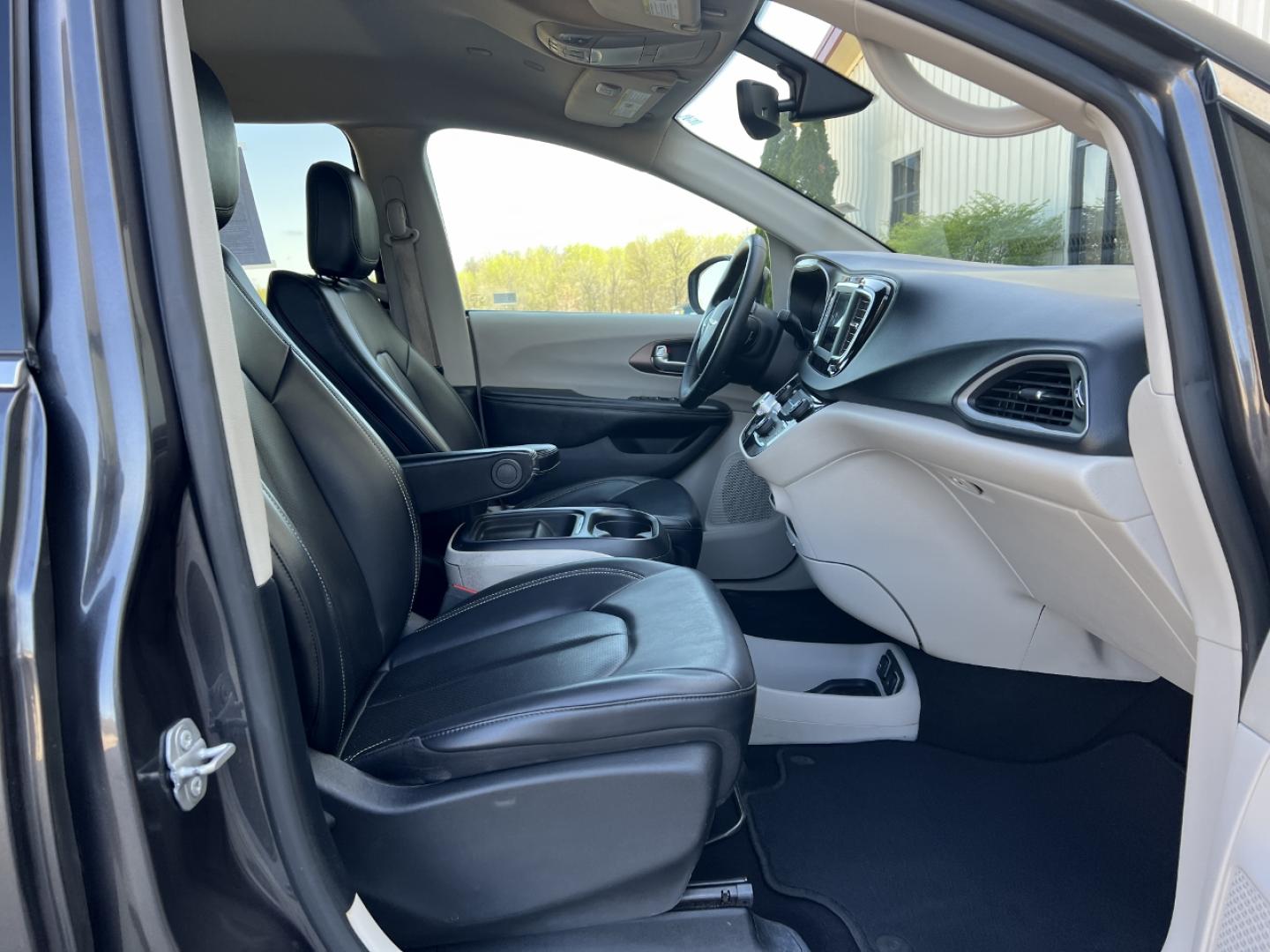 2020 GRAY /Black Leather CHRYSLER VOYAGER LXI (2C4RC1DG2LR) with an 3.6L V6 engine, Automatic transmission, located at 2990 Old Orchard Rd., Jackson, MO, 63755, 37.354214, -89.612106 - 2020 Chrysler Voyager LXI 110xxx miles Front Wheel Drive 3.6L V6 Automatic Leather 3rd Row Stow 'N Go Backup Camera Power Driver Seat Bluetooth Remote Start Cruise Power Windows/Locks/Mirrors We have financing available and we accept trades! Fill out a credit application on our website - Photo#16