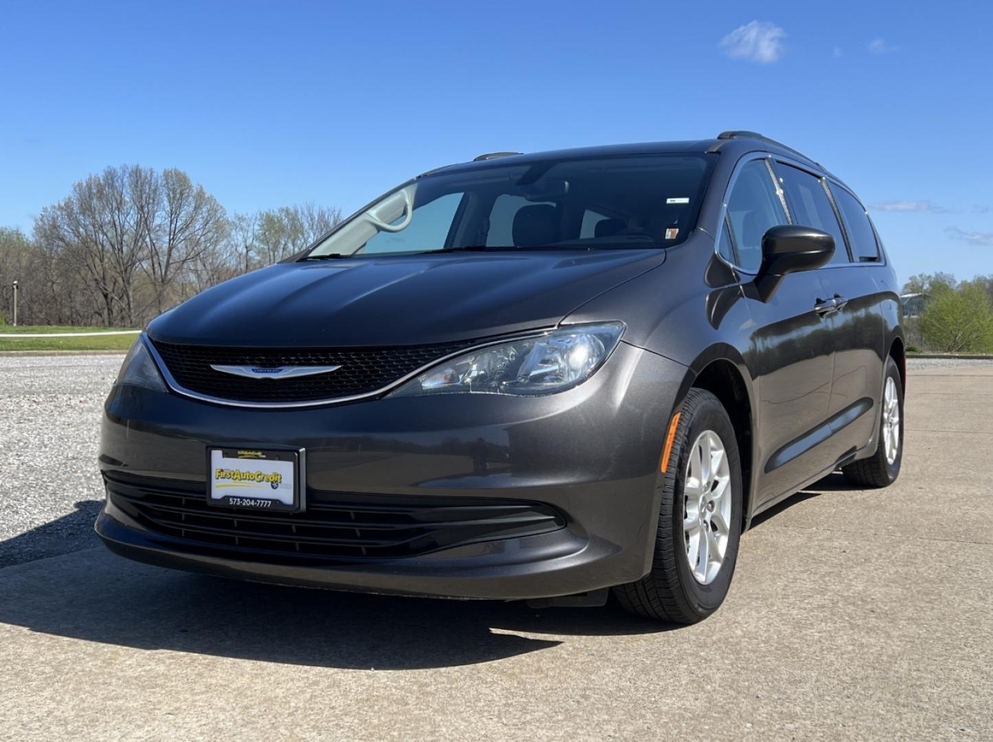 2020 GRAY /Black Leather CHRYSLER VOYAGER LXI (2C4RC1DG2LR) with an 3.6L V6 engine, Automatic transmission, located at 2990 Old Orchard Rd., Jackson, MO, 63755, 37.354214, -89.612106 - 2020 Chrysler Voyager LXI 110xxx miles Front Wheel Drive 3.6L V6 Automatic Leather 3rd Row Stow 'N Go Backup Camera Power Driver Seat Bluetooth Remote Start Cruise Power Windows/Locks/Mirrors We have financing available and we accept trades! Fill out a credit application on our website - Photo#6
