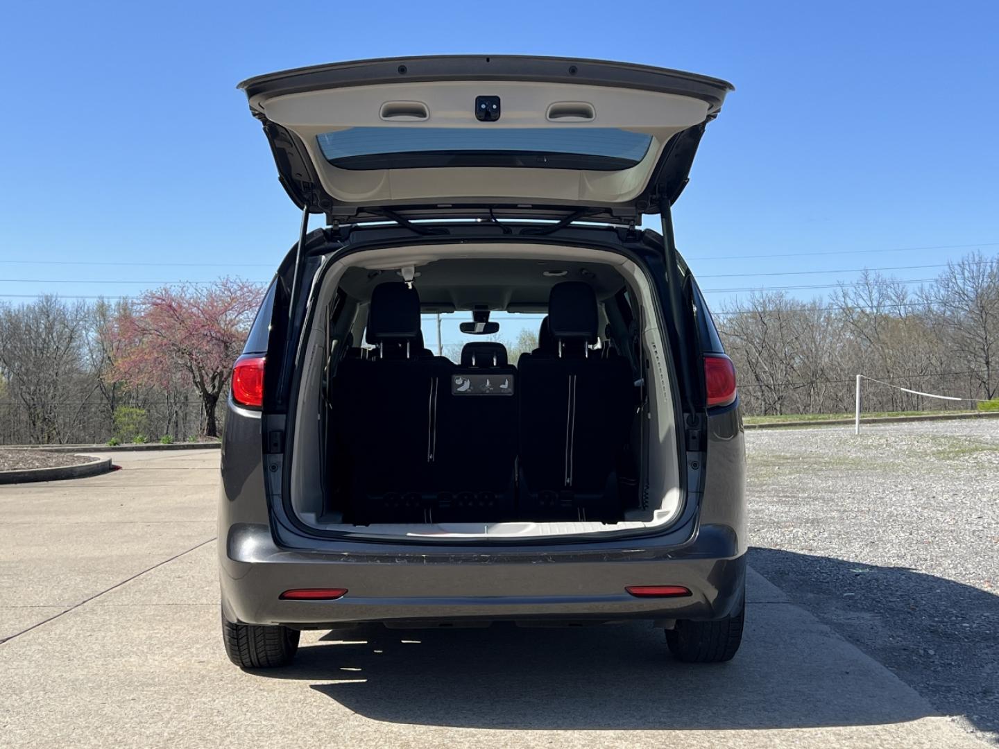 2020 GRAY /Black Leather CHRYSLER VOYAGER LXI (2C4RC1DG2LR) with an 3.6L V6 engine, Automatic transmission, located at 2990 Old Orchard Rd., Jackson, MO, 63755, 37.354214, -89.612106 - 2020 Chrysler Voyager LXI 110xxx miles Front Wheel Drive 3.6L V6 Automatic Leather 3rd Row Stow 'N Go Backup Camera Power Driver Seat Bluetooth Remote Start Cruise Power Windows/Locks/Mirrors We have financing available and we accept trades! Fill out a credit application on our website - Photo#20