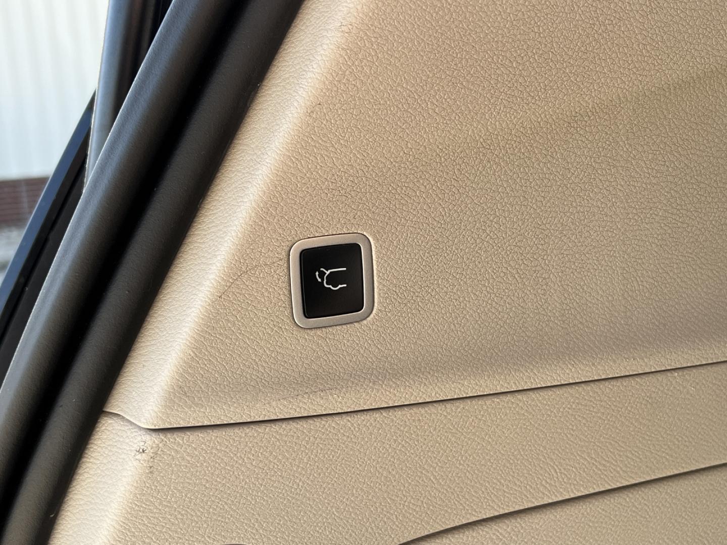 2020 GRAY /Black Leather CHRYSLER VOYAGER LXI (2C4RC1DG2LR) with an 3.6L V6 engine, Automatic transmission, located at 2990 Old Orchard Rd., Jackson, MO, 63755, 37.354214, -89.612106 - 2020 Chrysler Voyager LXI 110xxx miles Front Wheel Drive 3.6L V6 Automatic Leather 3rd Row Stow 'N Go Backup Camera Power Driver Seat Bluetooth Remote Start Cruise Power Windows/Locks/Mirrors We have financing available and we accept trades! Fill out a credit application on our website - Photo#22